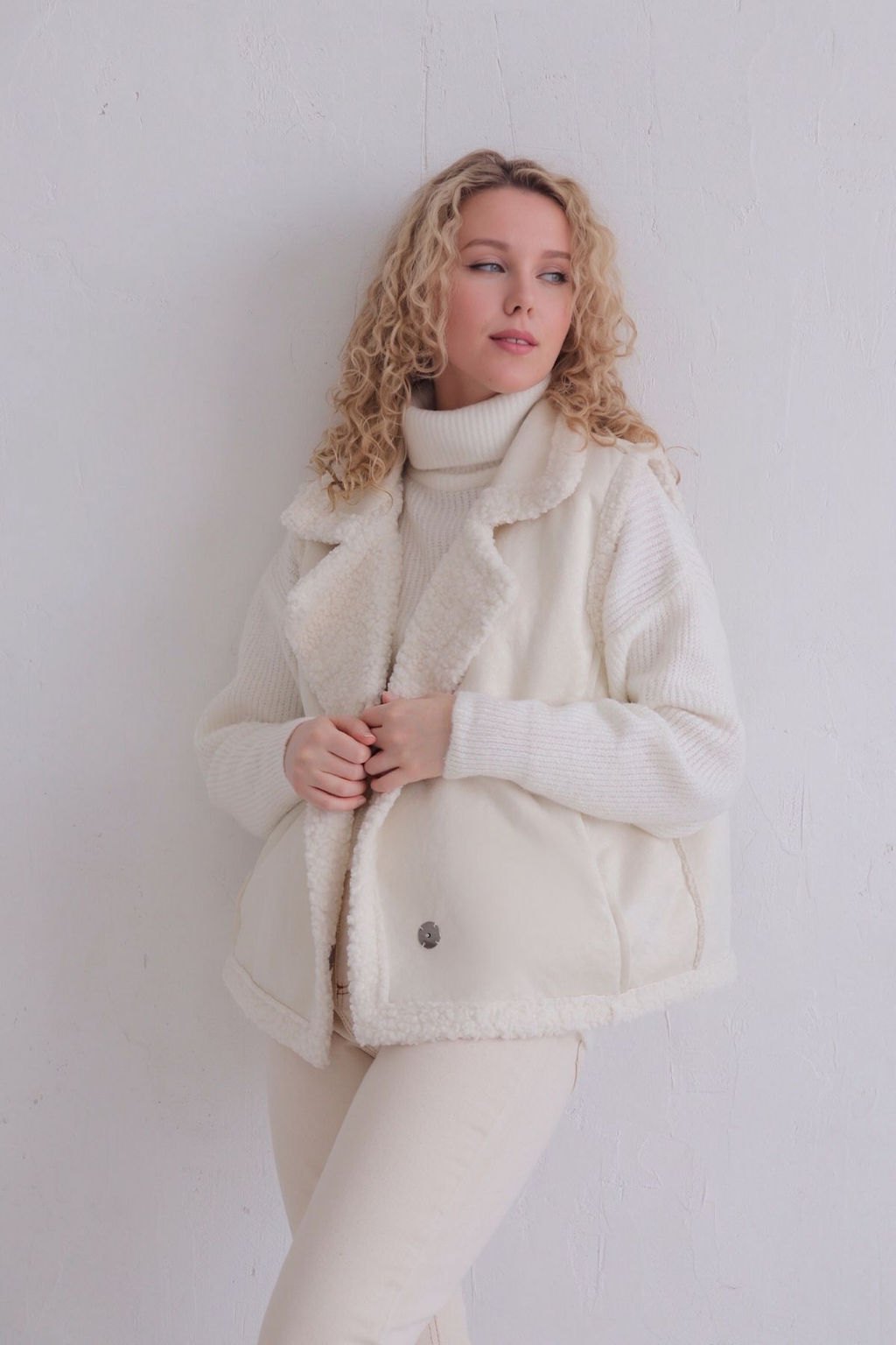 12173 Жилет из искусственного меха белый - Martichelli фото 5