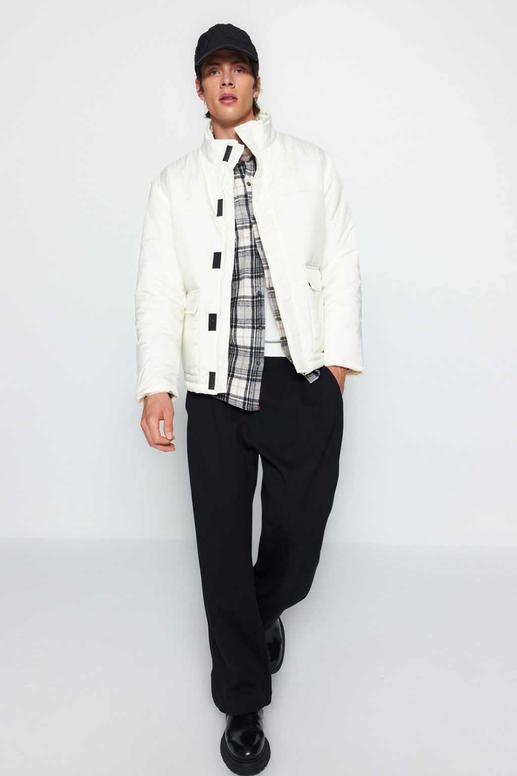 TRENDYOL MAN Ekru Regular Fit Cepli Sisme K?sl?k Mont TMNAW22MO0090 - Trendyolmilla фото 3