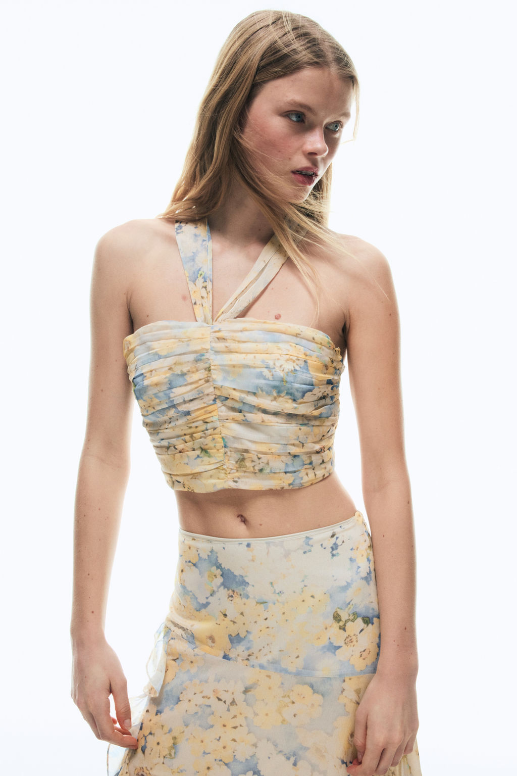 Top cropped con lazada en la espalda - H&m фото 3