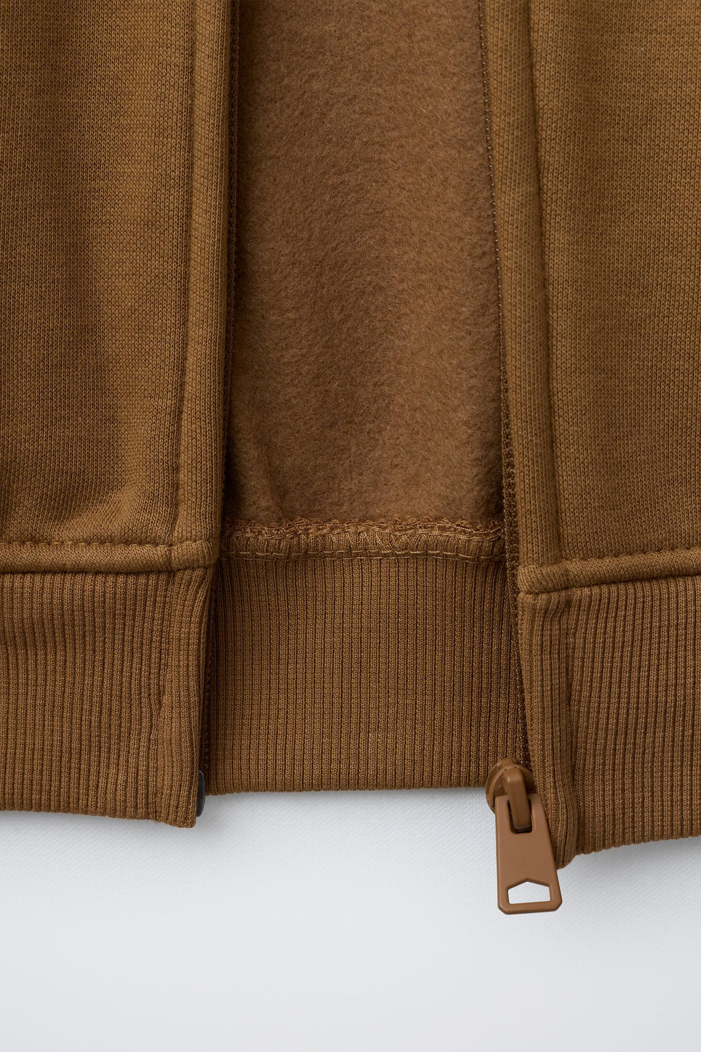 PLAIN PLUSH HOODIE