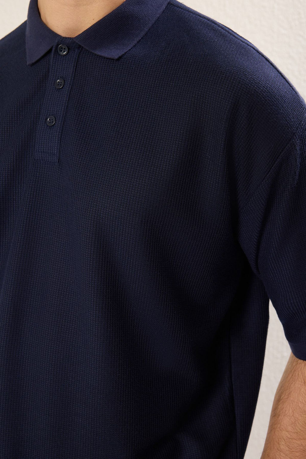 TRENDYOL MAN Lacivert Oversize/Genis Kesim Dokulu Polo Yaka T-shirt TMNSS25PO00003 - Trendyolmilla фото 11