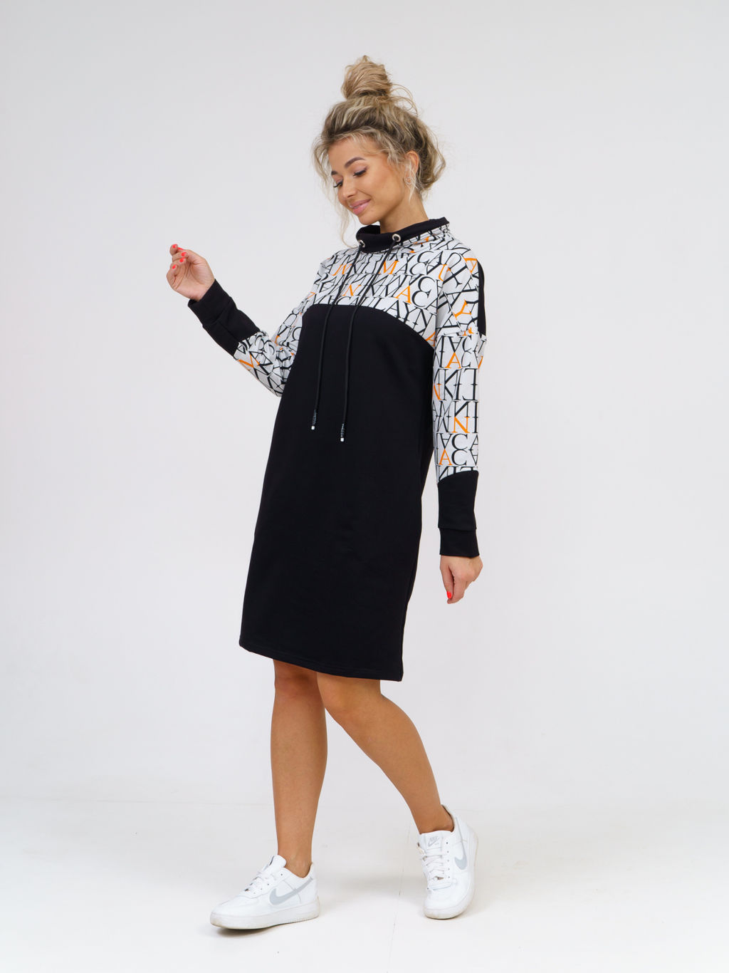 920 Платье "Черный/буквы/оранжевый"