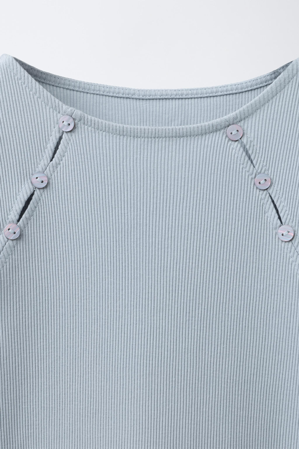RIBBED T-SHIRT WITH BUTTONS AND CUT-OUT - Zara фото 3