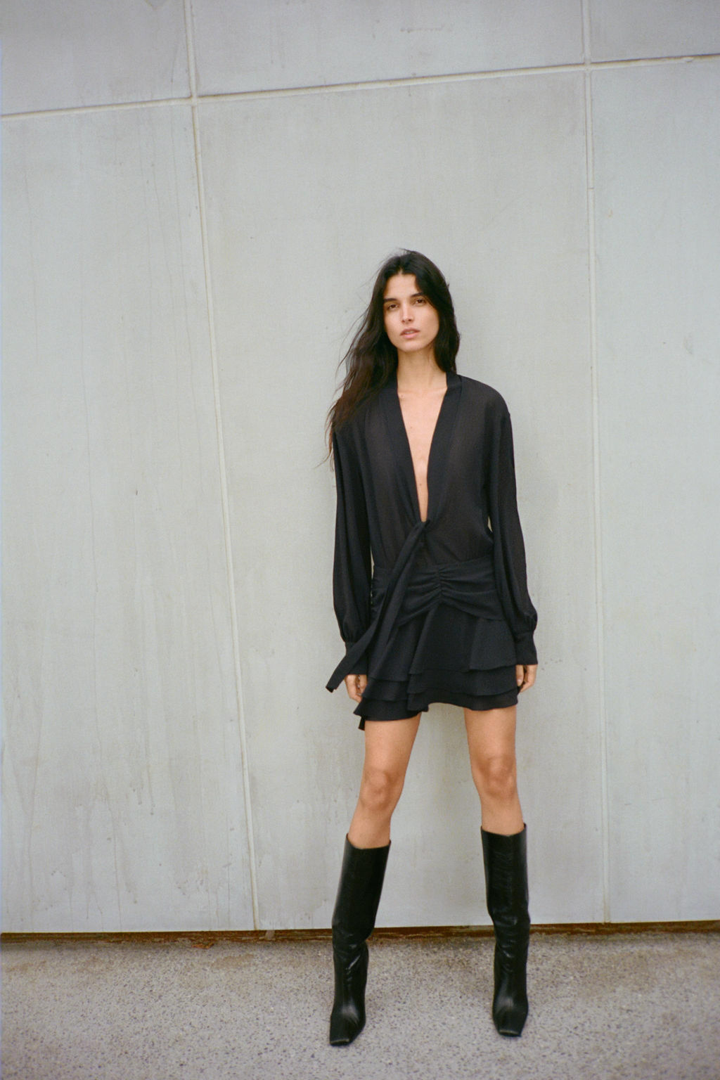 SHORT FLOWING DRESS WITH RUFFLES