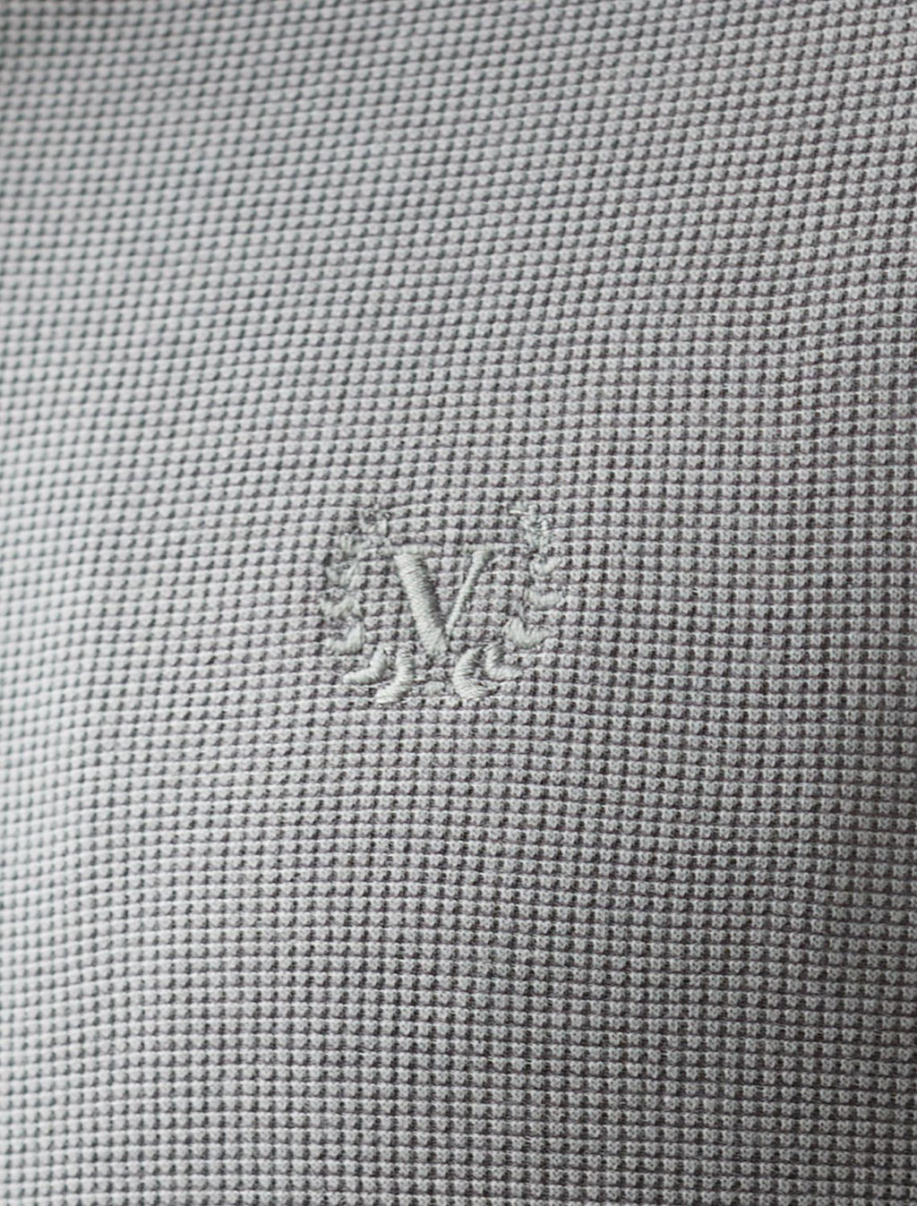 Лонгслив из мягкого фактурного трикотажа с плетеным воротником поло на молнии - Vilatte фото 2