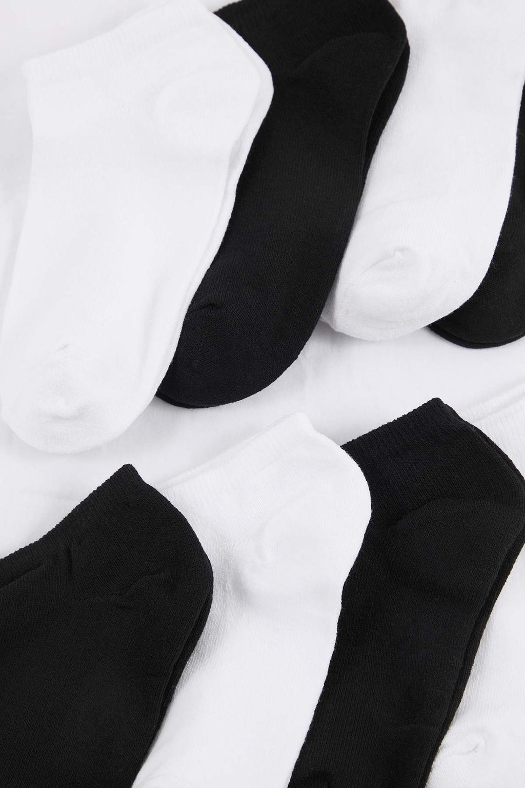 Siyah-Beyaz 8li Duz Jakar Orme Corap THMSS26CO00010