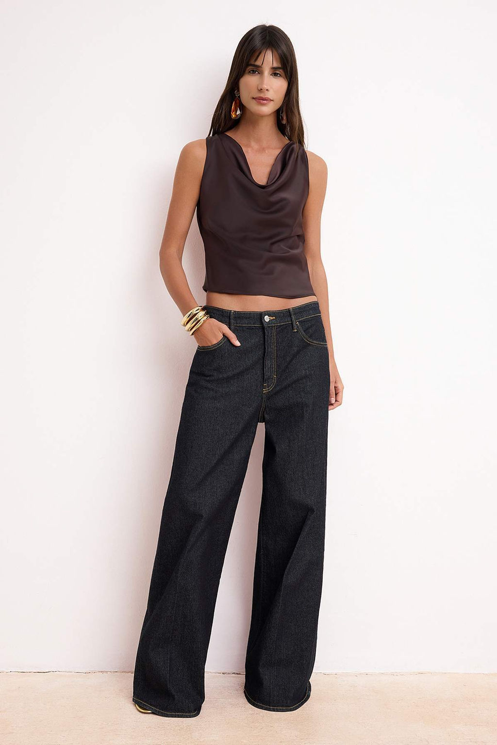 Koyu Kahverengi Duz Degaje Yaka Kolsuz Dokuma Saten Bluz TPRSS26BZ00069