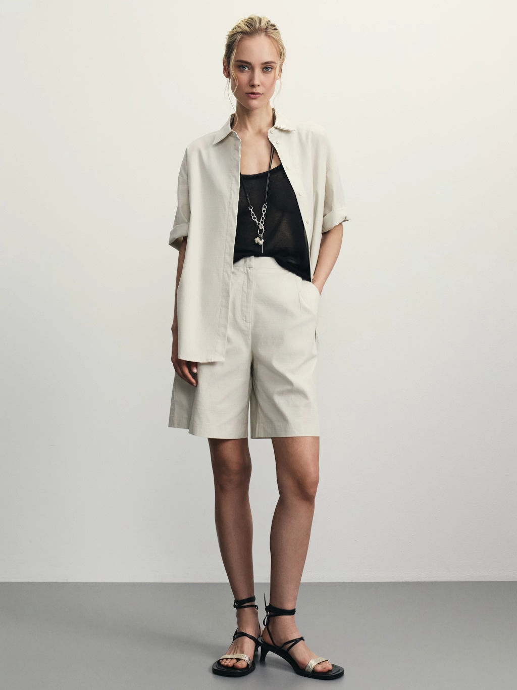 Шорты-бермуды с защипами / Zarina  фото 2