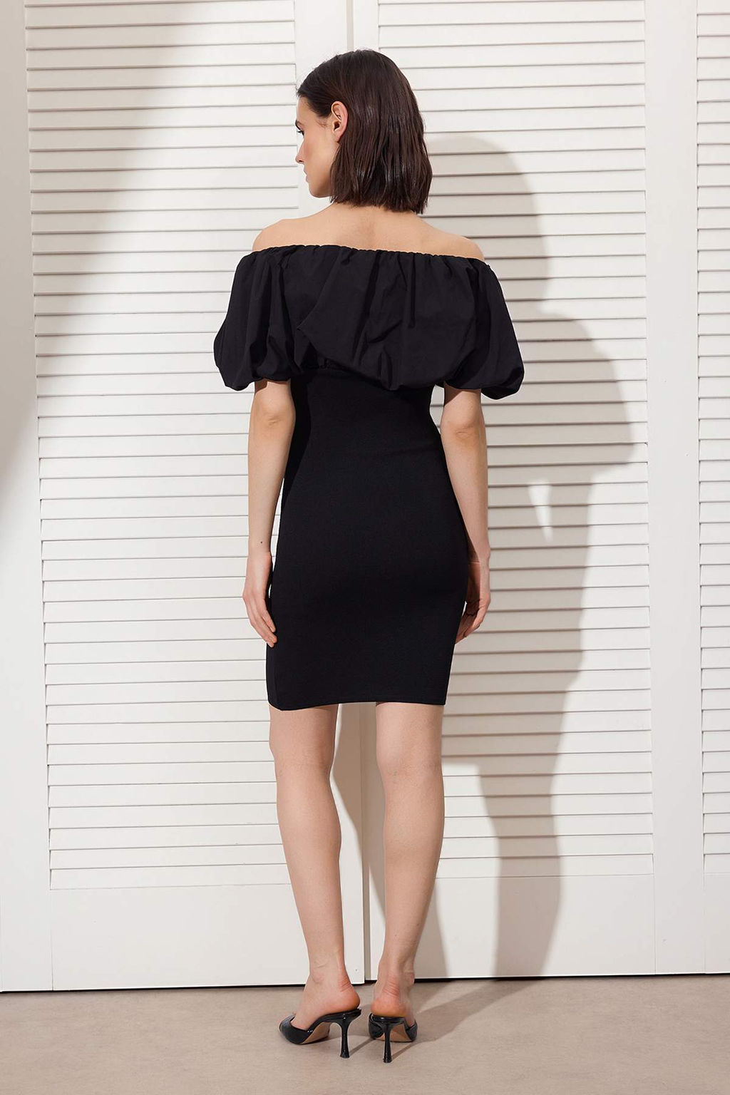 Siyah K?sa / Mini Vucudu Saran Triko Dokuma Peplum Detayl? Elbise TWOSS26EL00172 - Trendyolmilla фото 4