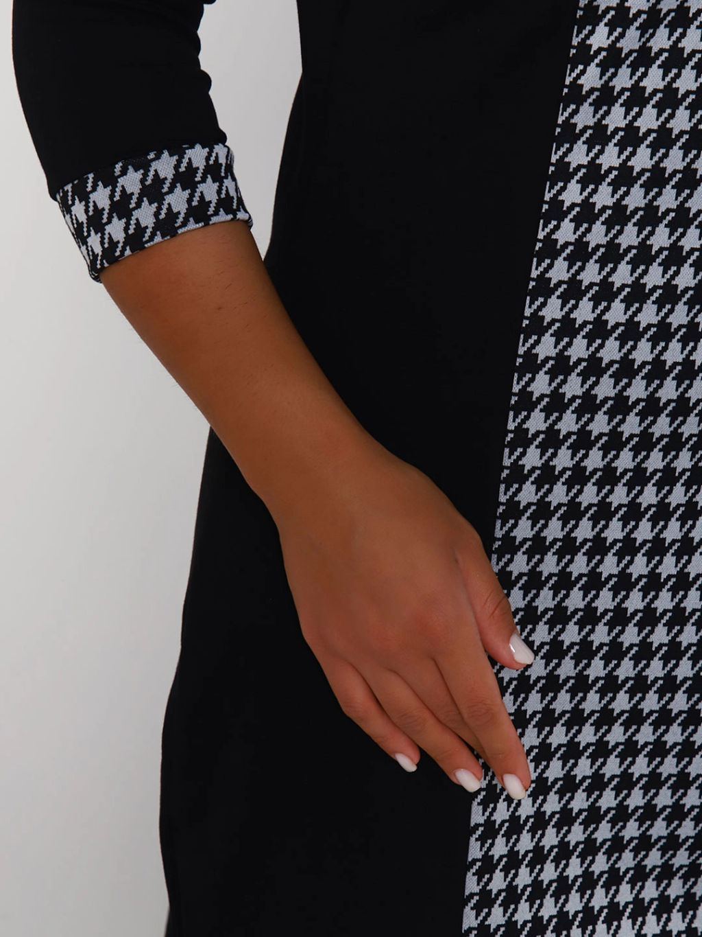 Платье женское, цвет черный белый