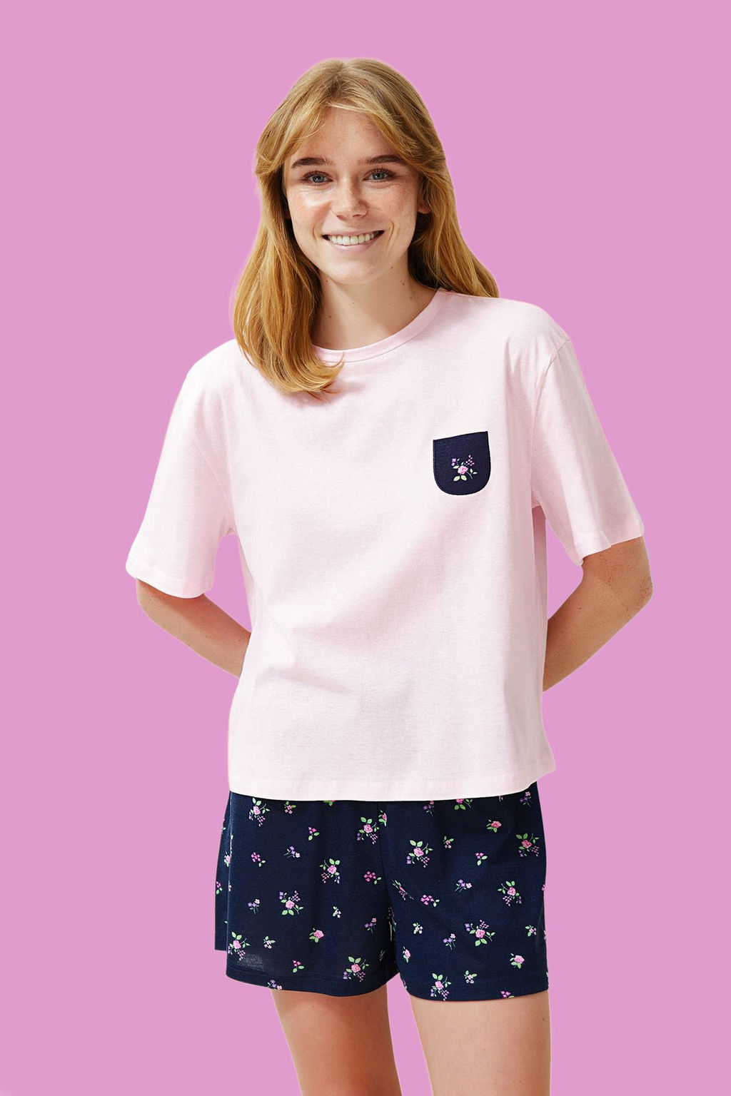 Trendyolmilla Pembe Cok Renkli Cicekli Sortlu Orme Pijama Tak?m? THMSS24PT00214