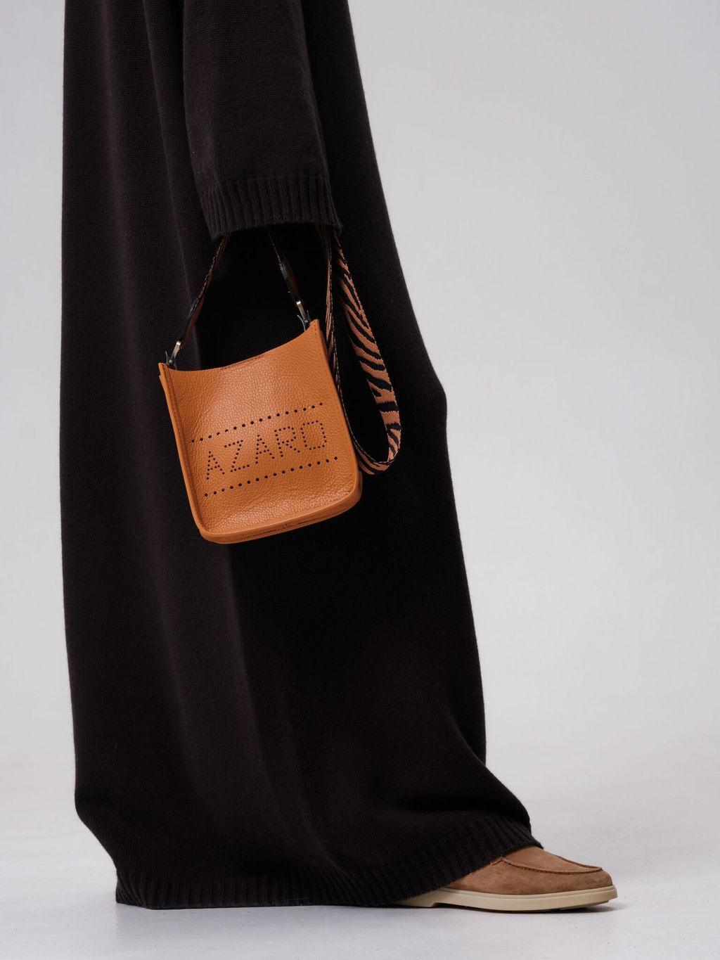 Сумка кожаная на плечо Azaro 30996 оранжевый карандаш