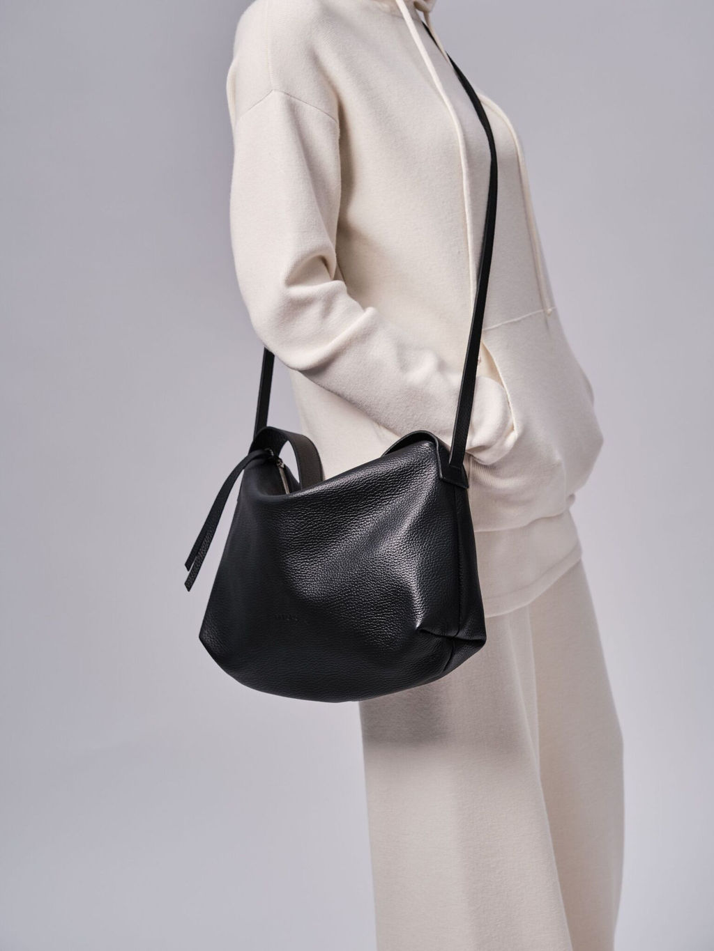 Сумка кожаная багет Deboro 30963 черная