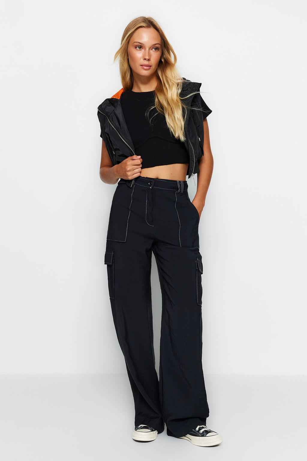 TRENDYOLMILLA Siyah Kargo Genis Paca Kontrast Dikis Detayl? Dokuma Pantolon TWOSS21PL0288  фото 4