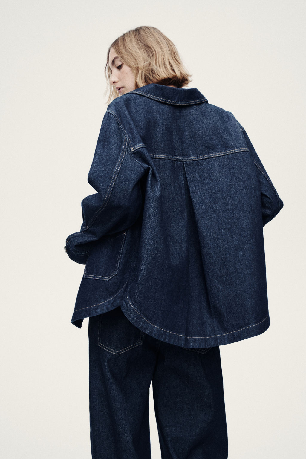 Chaqueta camisera en denim - H&m фото 10