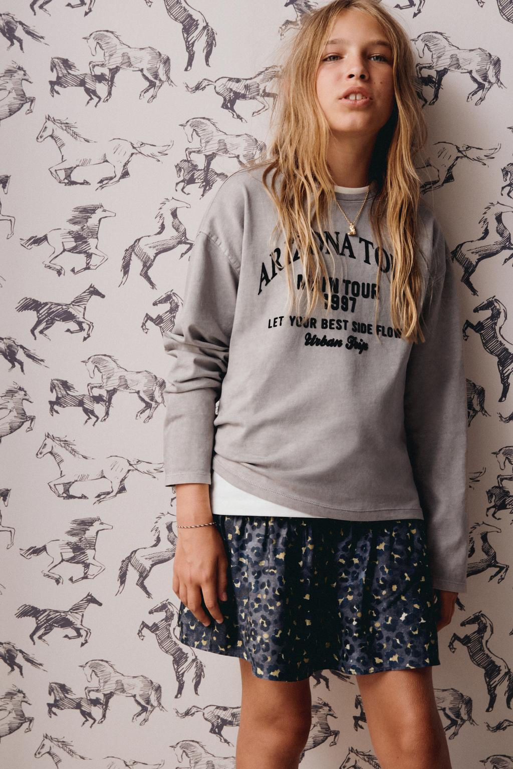 T-SHIRT WITH EMBOSSED TEXT - Zara фото 2