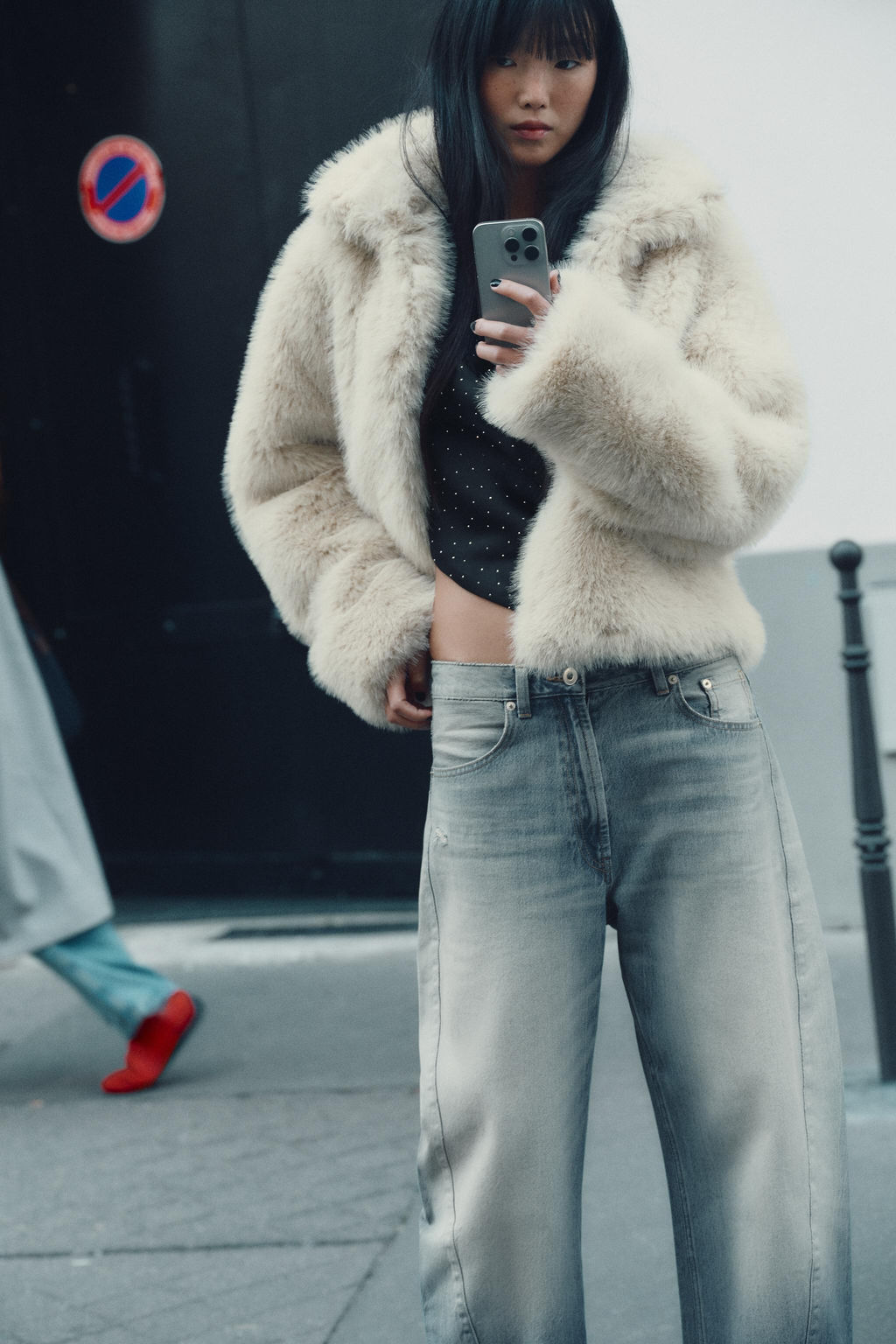 SHORT FAUX FUR COAT WITH TOGGLES - Zara фото 2