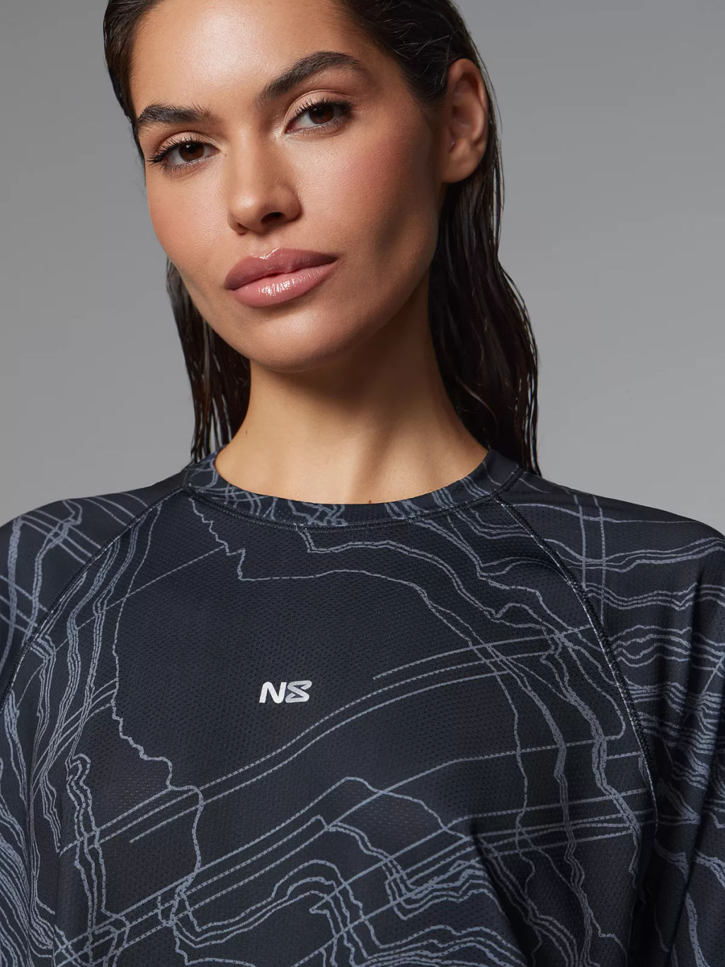 Спортивный рашгард свободного кроя