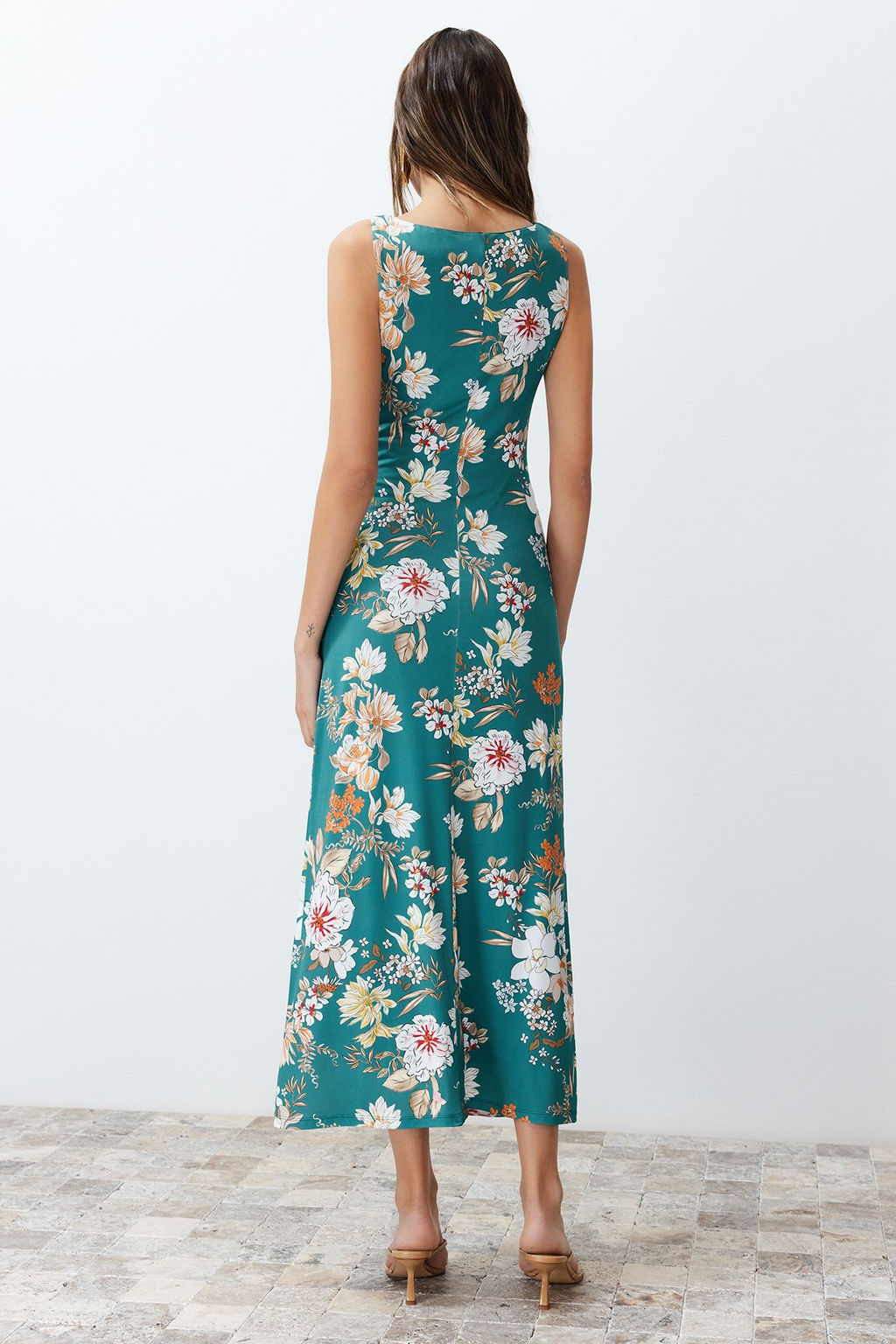 Yesil Cicekli Bask?l? Parlak Yuzeyli Kay?k Kaya Vucuda Oturan Esnek Orme Kalem Elbise TWOSS24EL00528