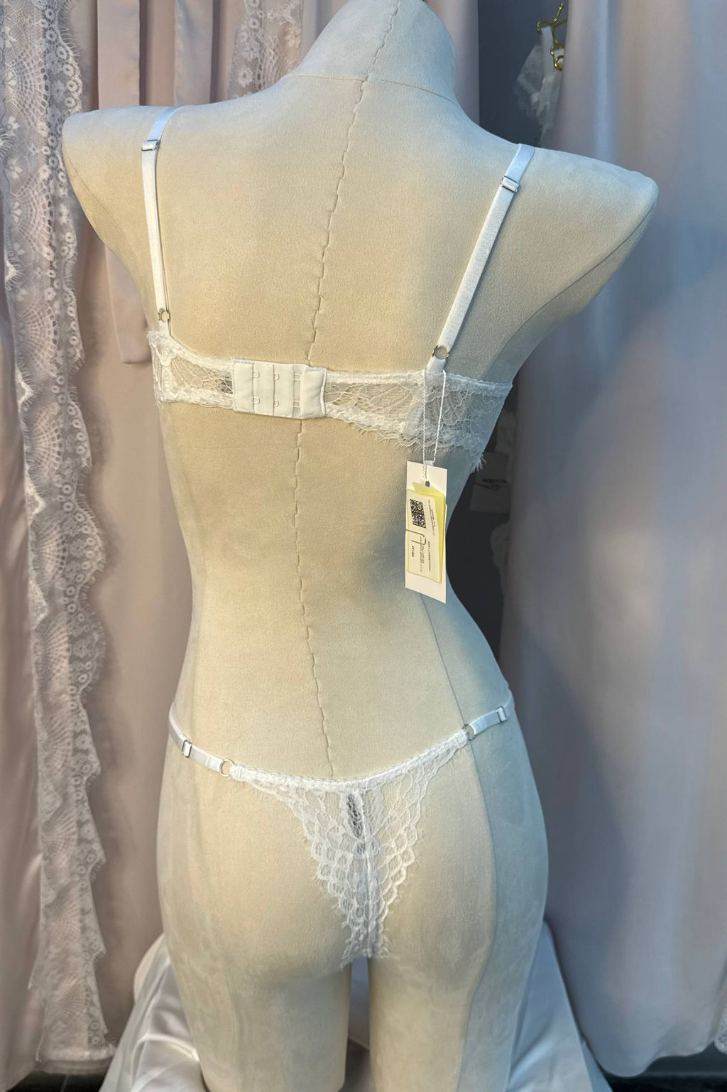 D0137 БЕЛЫЙ КОМПЛЕКТ БЕЛЬЯ