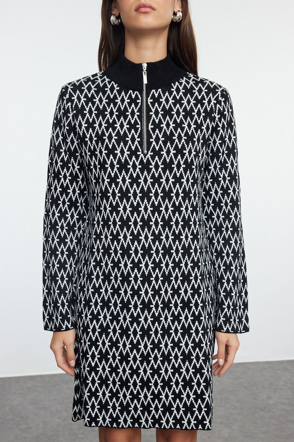 Trendyolmilla Siyah Mini Triko Geometrik Desenli Elbise TWOAW25EL00008 фото 3