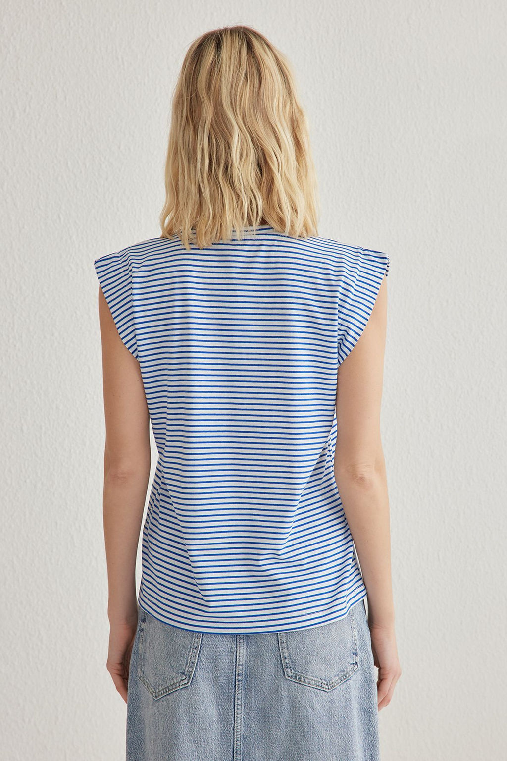 TRENDYOLMILLA Siyah %100 Pamuk Vatka Gorunumlu Basic Bisiklet Yaka Orme T-Shirt TWOSS20TS0021  фото 35