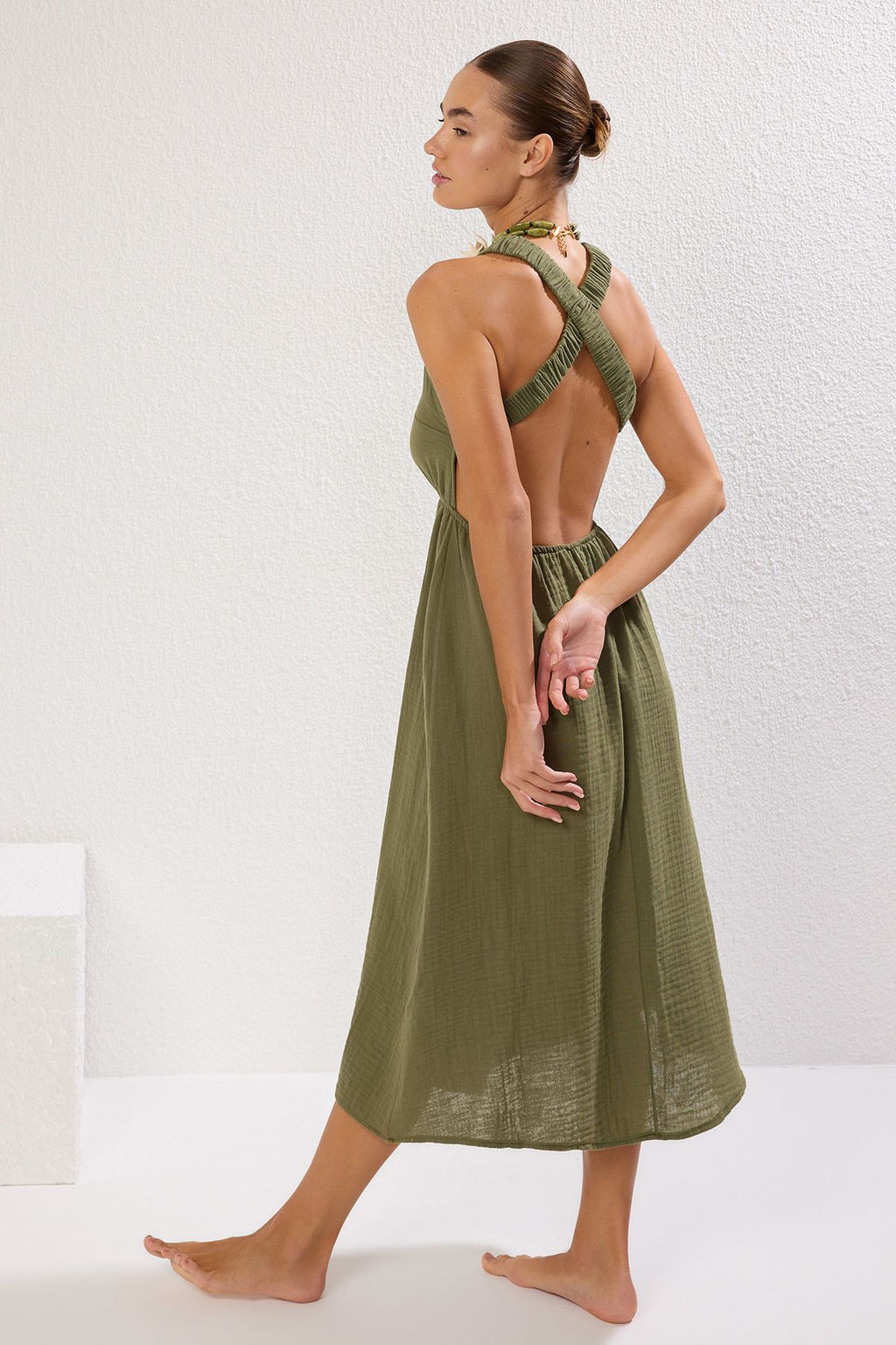 TRENDYOLMILLA Yesil Maxi Dokuma S?rt Dekolteli Muslin Plaj Elbisesi TBESS25EL00070  фото 7