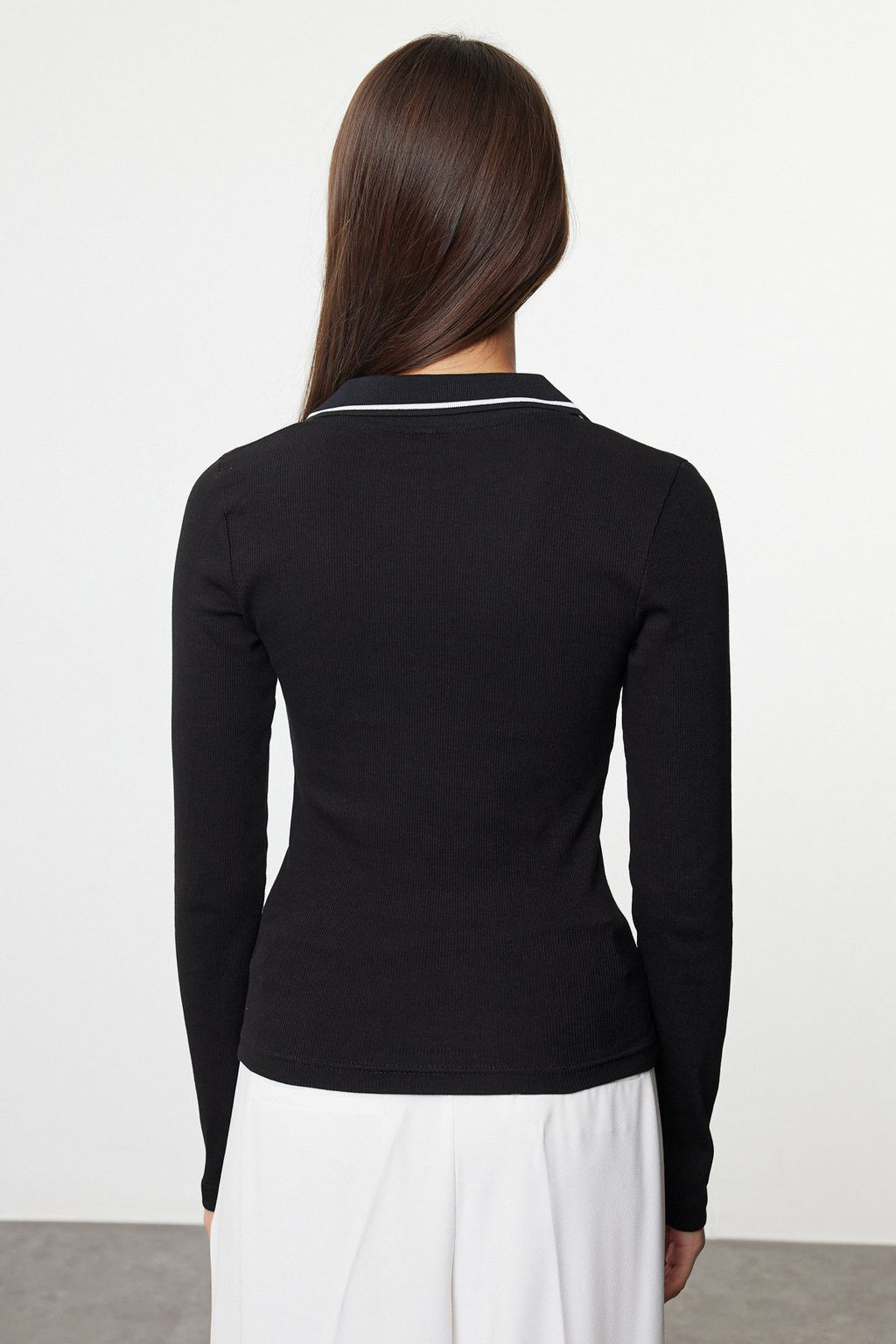 Siyah Triko Yaka Detayl? Fitted/Vucuda Oturan Fitilli Esnek Orme Bluz TWOAW25BZ00121