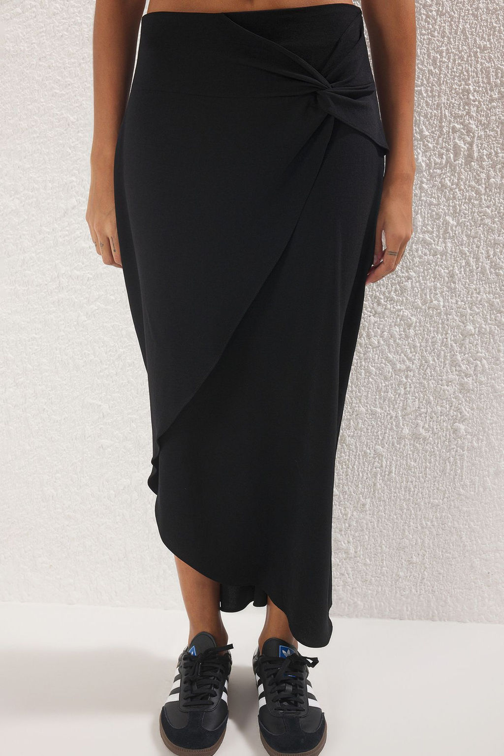 Trendyolmilla Siyah Ayrobin Dugum Detayl? Midi Etek TWOSS25ET00190  фото 3