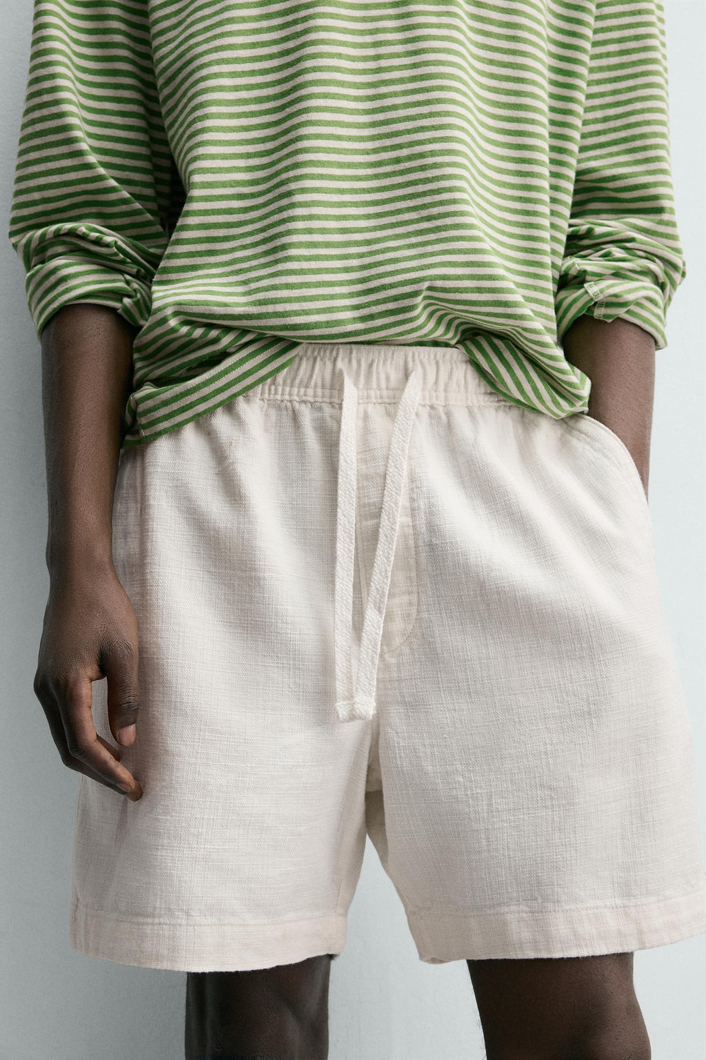 BERMUDA REGULAR FIT ESTRUCTURA / Blanco roto