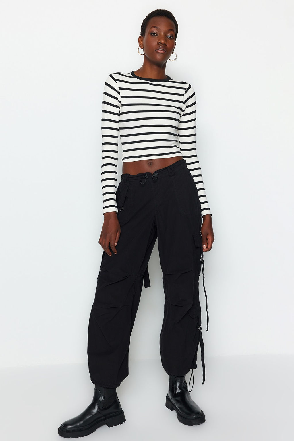 Siyah Cizgili Premium Viskoz Yumusak Kumasl? Fitted Crop Esnek Orme Bluz TWOAW24BZ00048