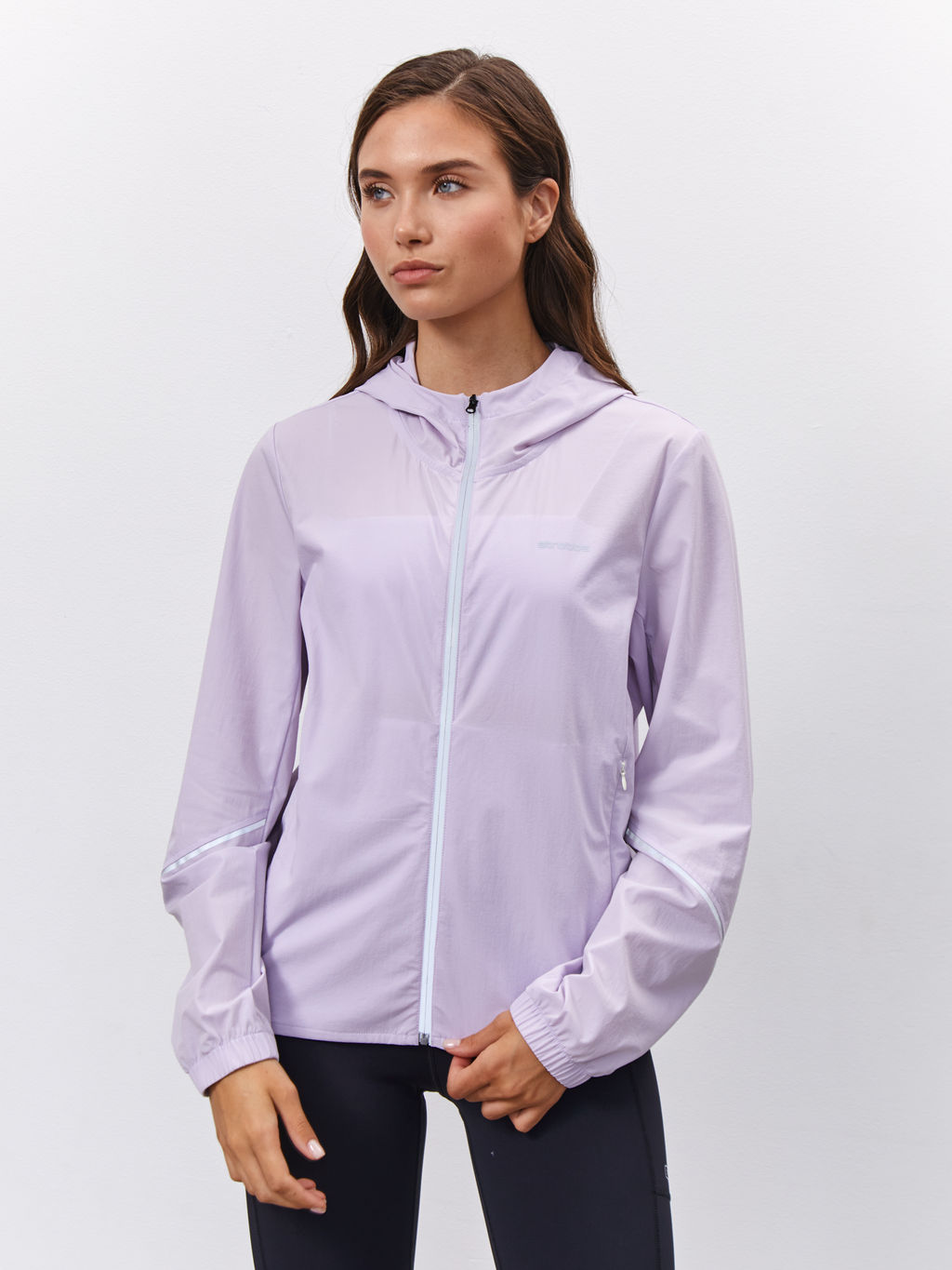 T3351-20 Ветровка женская