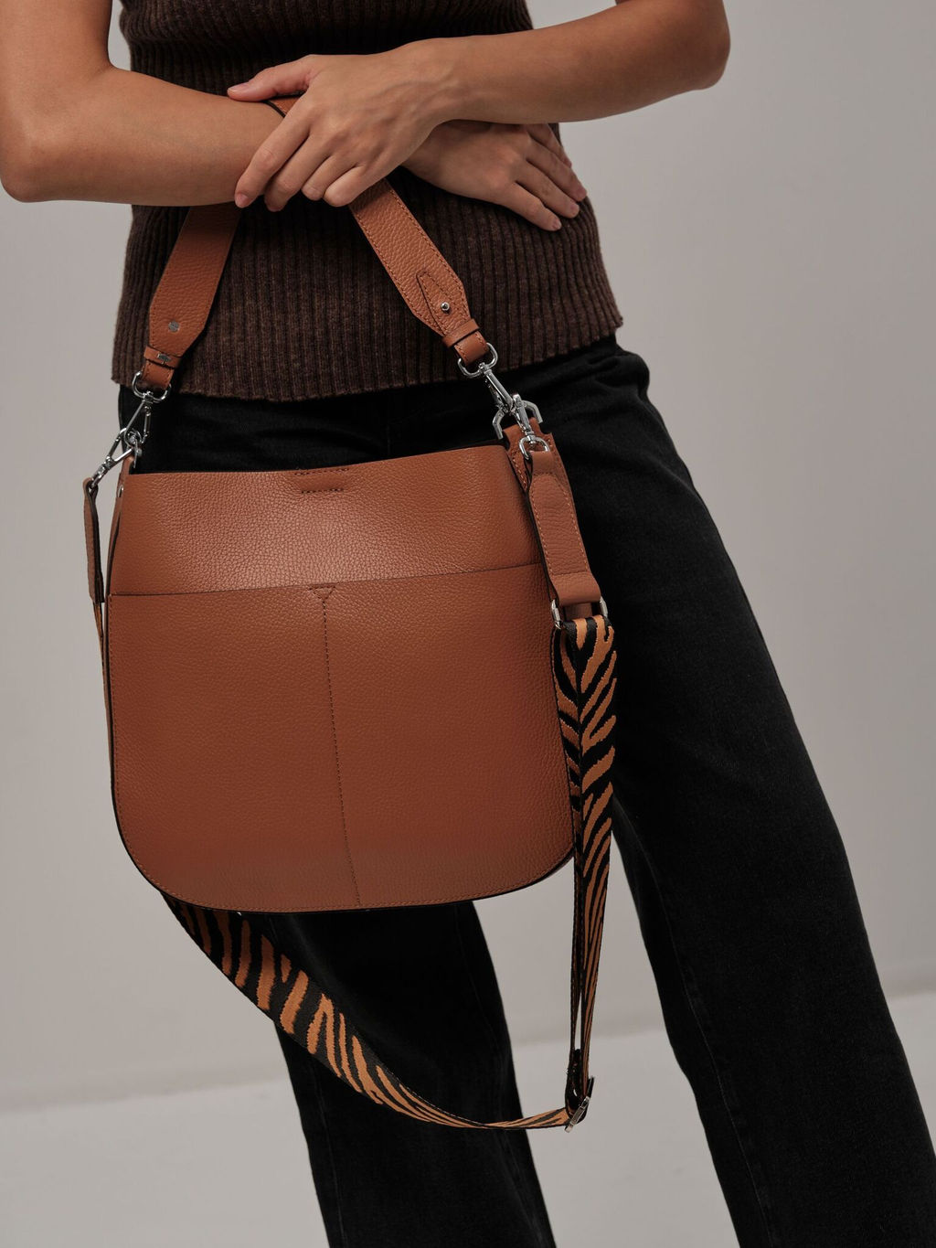 Сумка кожаная на плечо Azaro 30868 коричневый