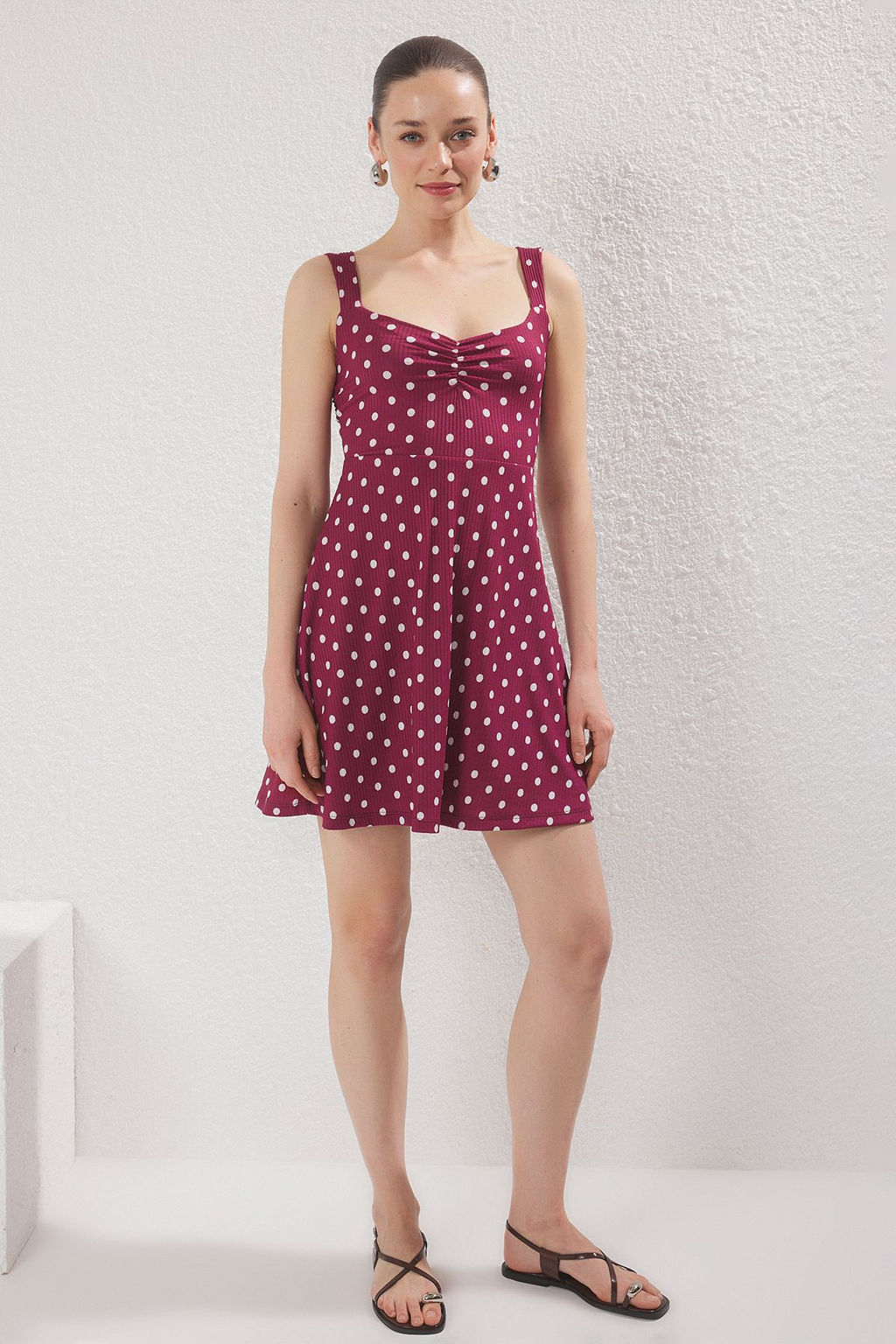 Bordo Ask?l? Puantiye Bask?l? Etegi F?rf?rl? Fitilli Esnek Mini Orme Elbise TWOSS25EL00379 - Trendyolmilla фото 2