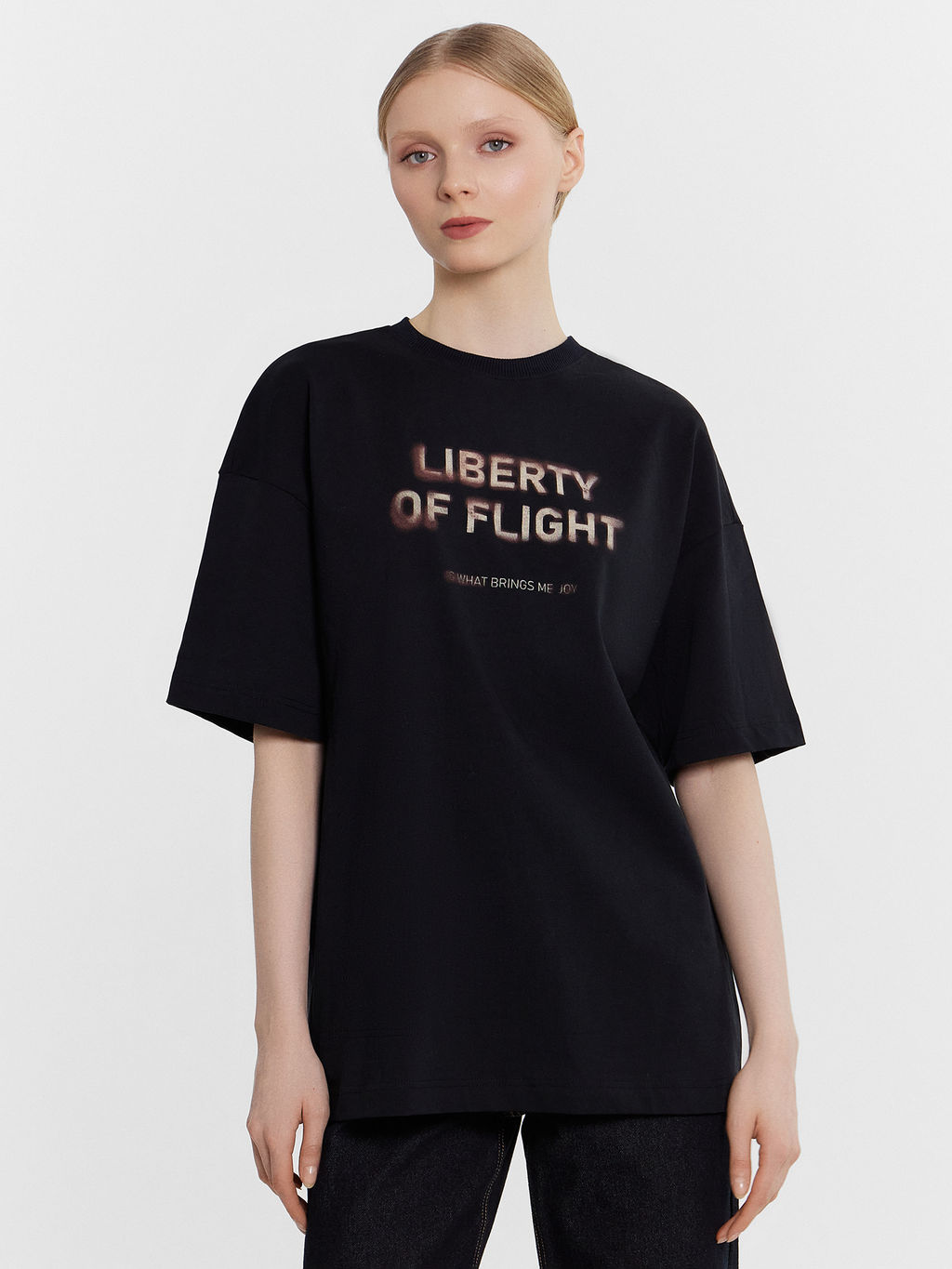 Футболка женская черная с принтом и написью Liberty of flight черный +печать4 112953 - Mark formelle фото 2