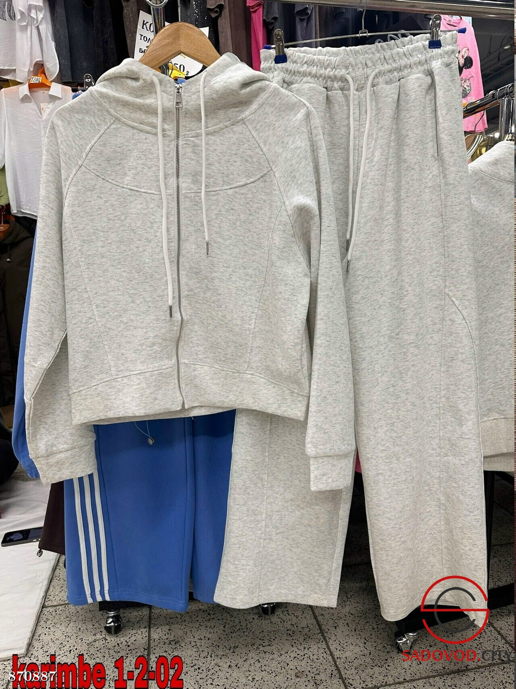 Женский спортивный костюм