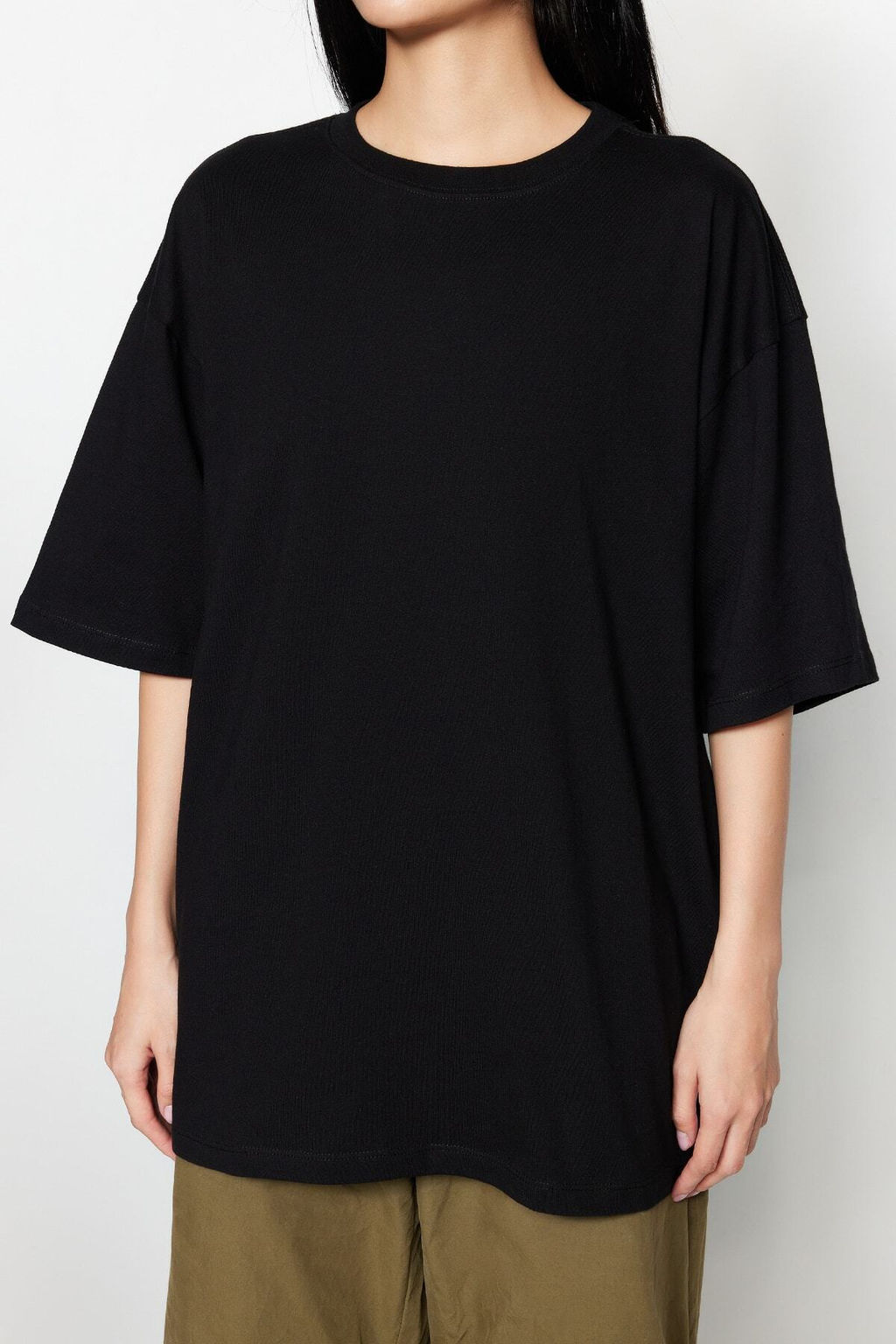 Siyah %100 Kal?n Pamuklu Premium Oversize/Genis Kal?p Bisiklet Yaka Orme T-Shirt TWOSS23TS00040