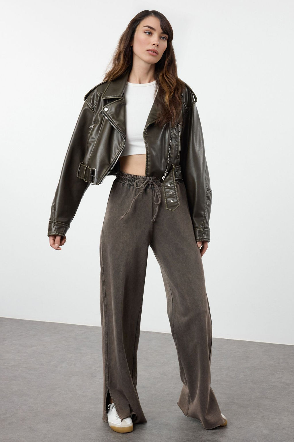 Koyu Kahverengi Soluk Efektli Wide Leg/Genis Paca Ince Orme Esofman Alt? Pantolon TWOAW22EA0426