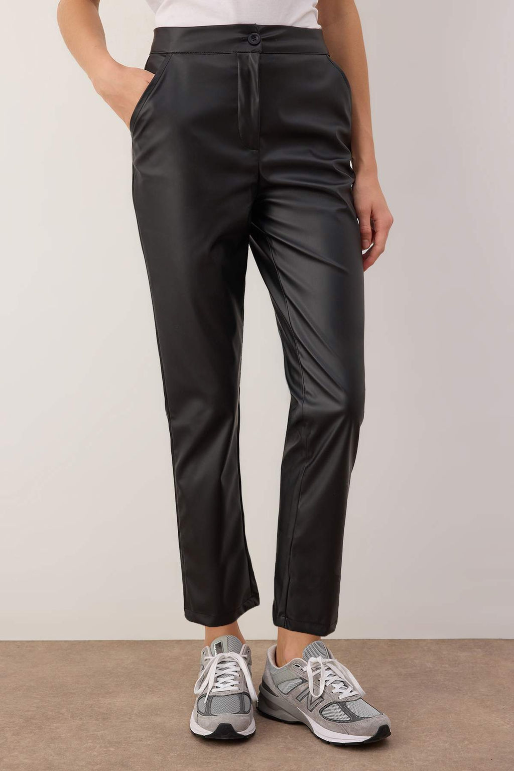 TRENDYOLMILLA Siyah Cigarette Dokuma Suni Deri Pantolon TWOAW22PL0290  фото 11