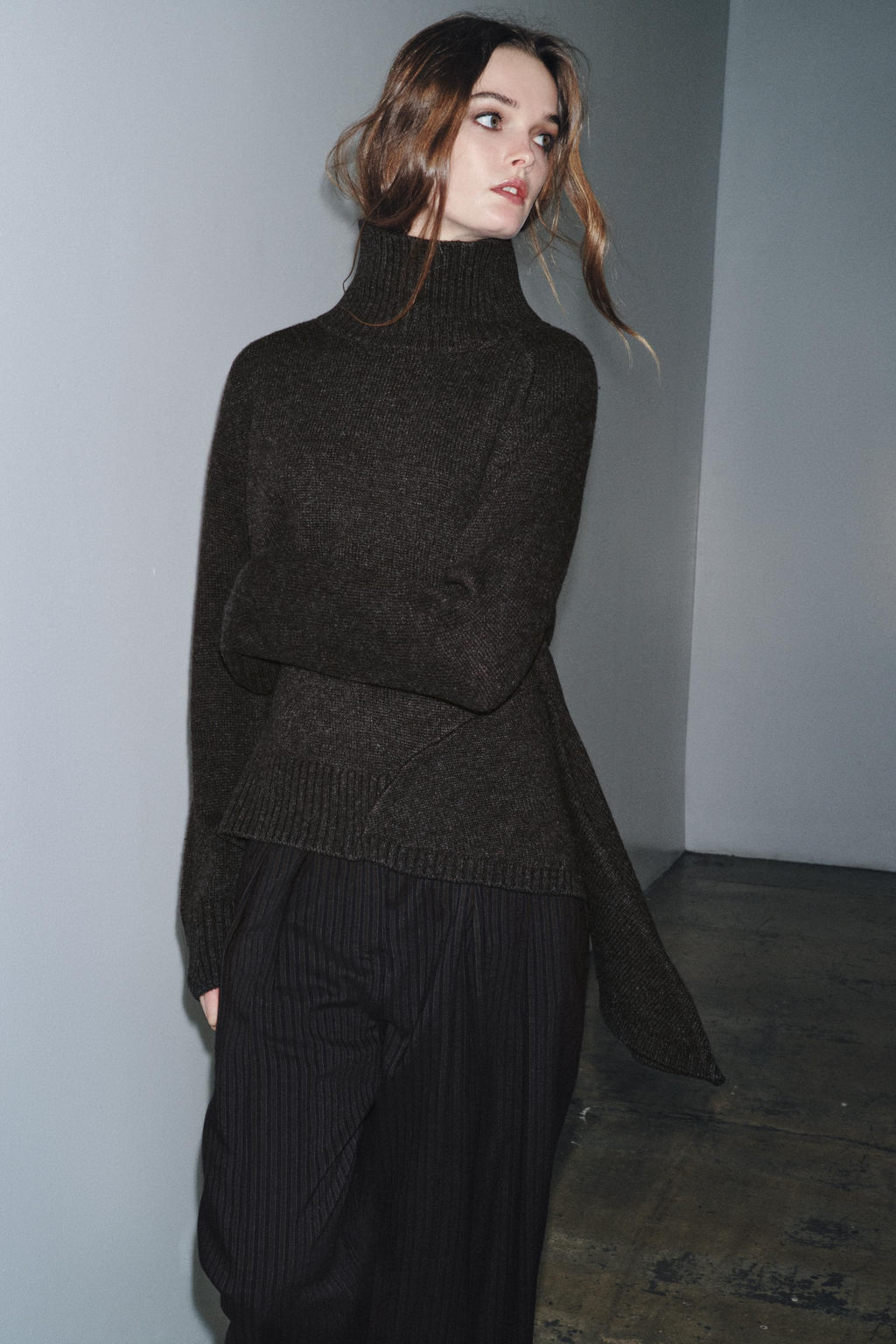 WOOL JUMPER WITH ASYMMETRIC HEM - Zara фото 2