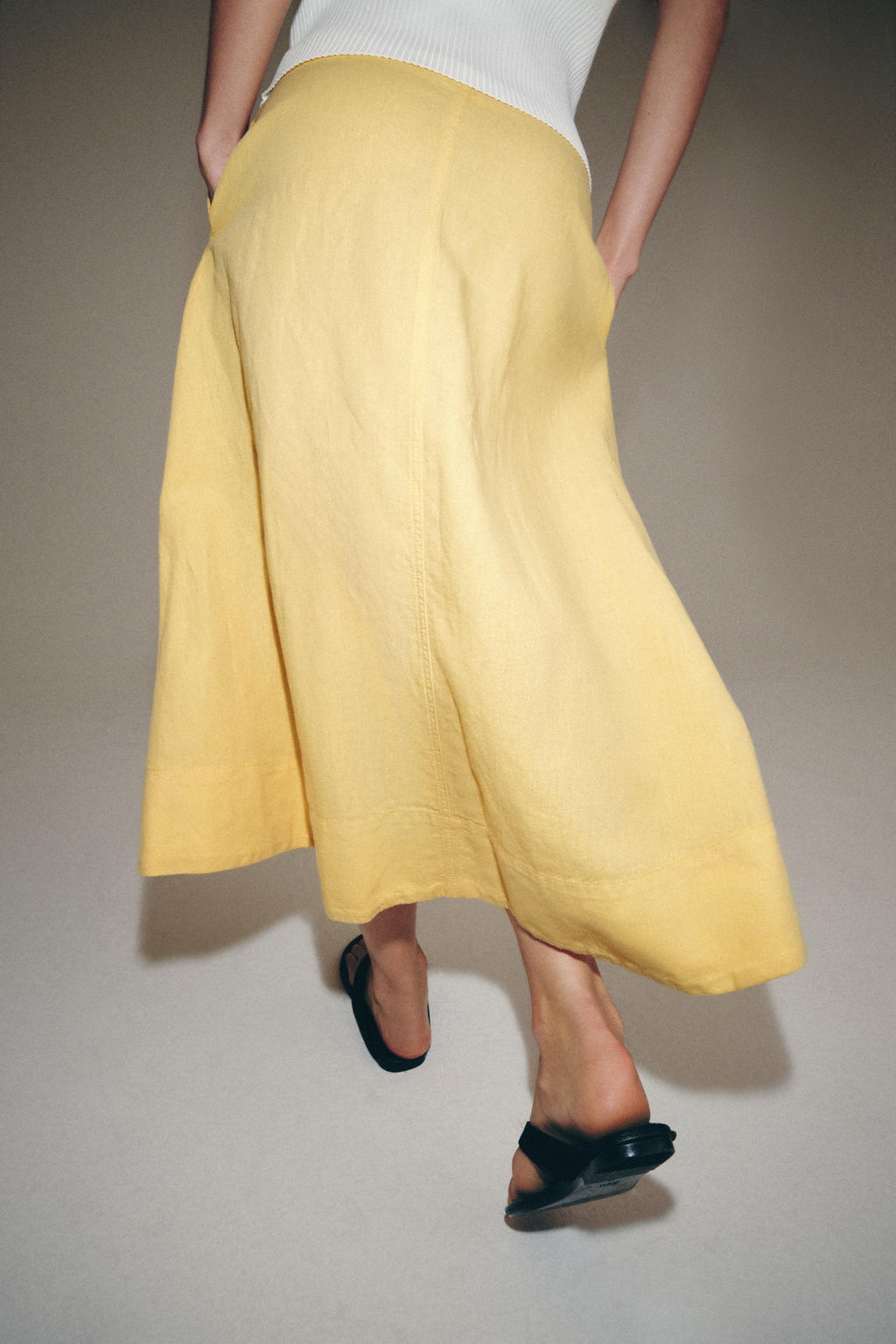FALDA MIDI CON LINO ZW COLLECTION / Amarillo claro - Zara фото 4