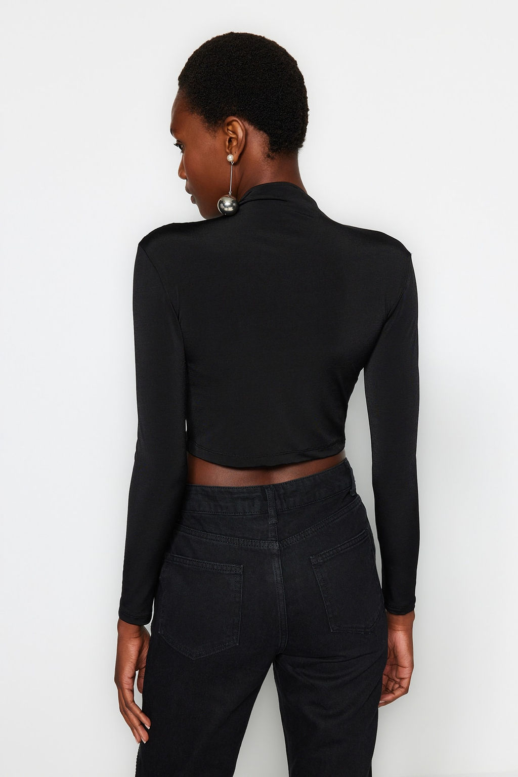 Siyah Dik Yaka Drapeli Crop Bluz TWOAW24BZ00164