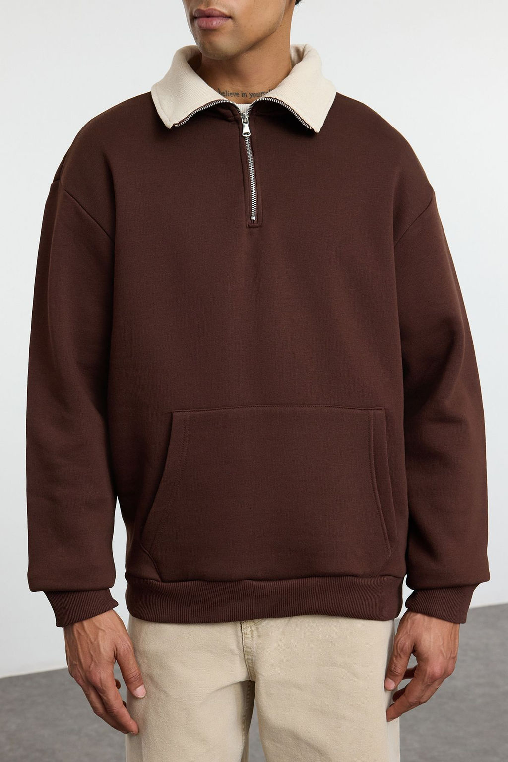 Kahverengi Oversize/Genis Kesim Dik Yaka Fermuarl? Ici Polarl?/S?cak Tutan Sweatshirt TMNAW25SW00081