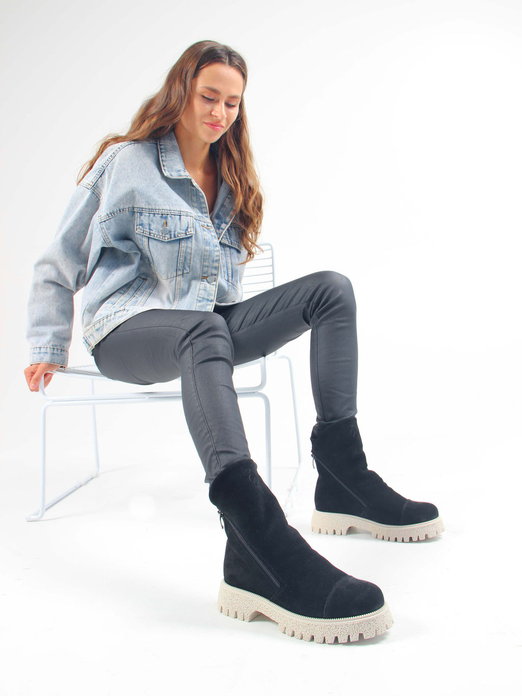 Ботинки 233.1541be. Черный замша/Байка