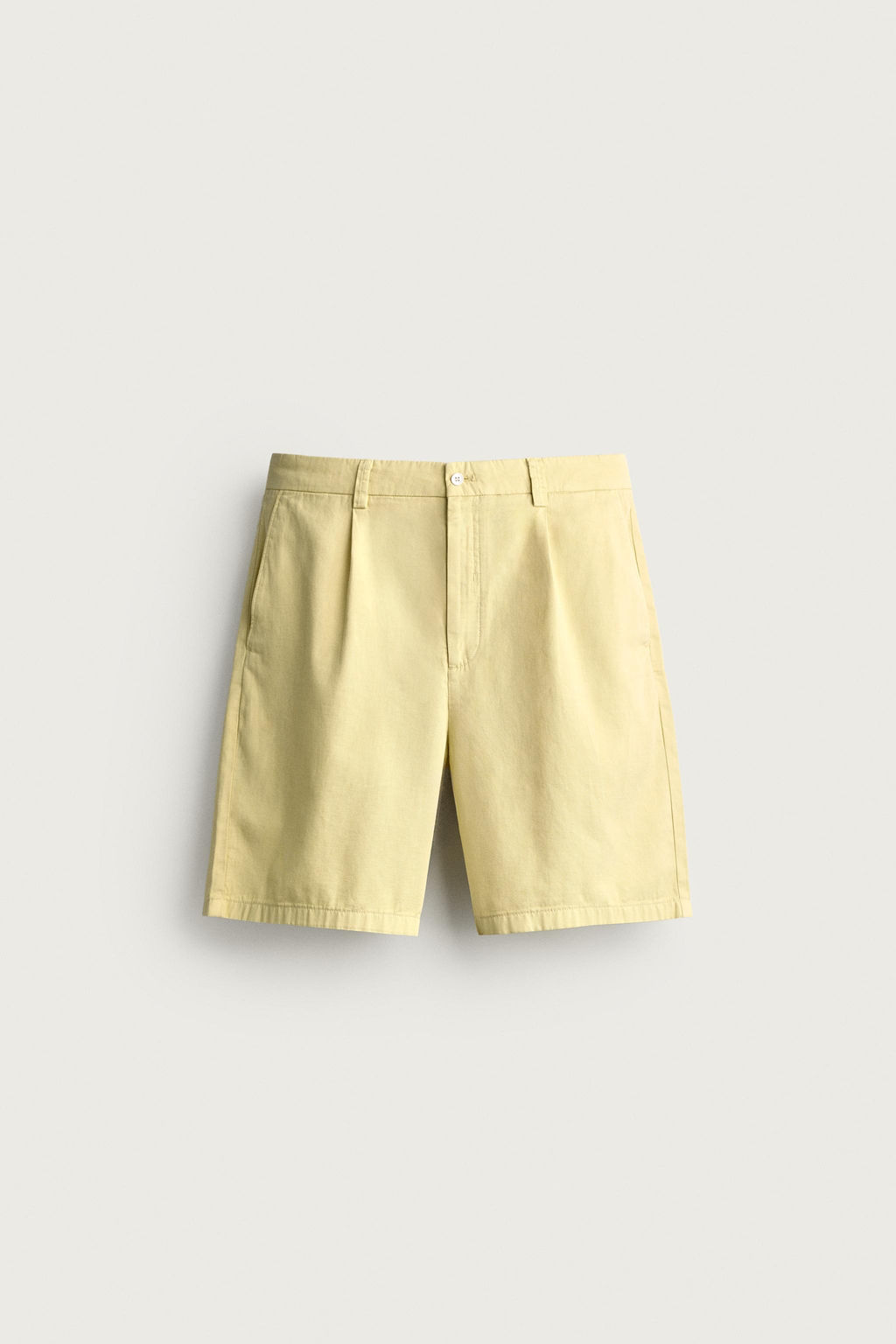 BERMUDA PLIEGUES REGULAR FIT / Amarillo claro
