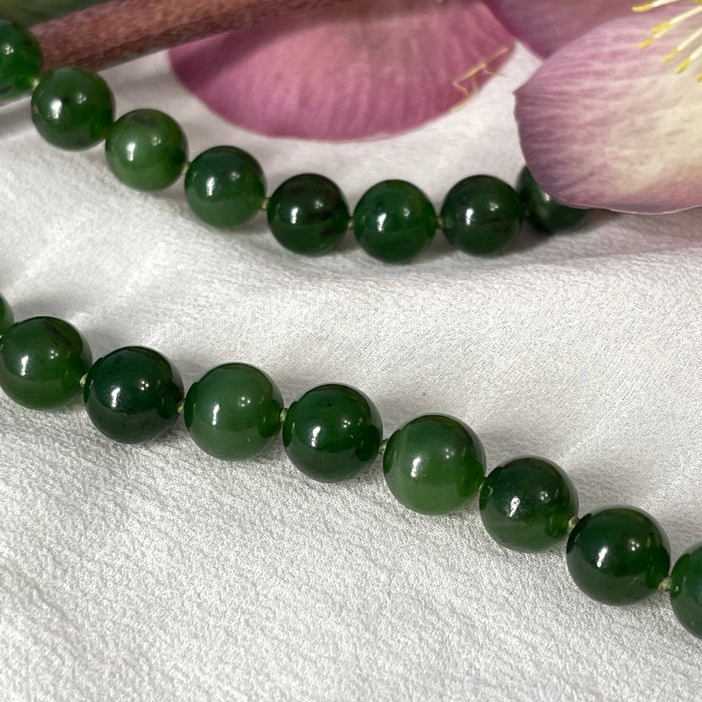 Бусы из Нефрита