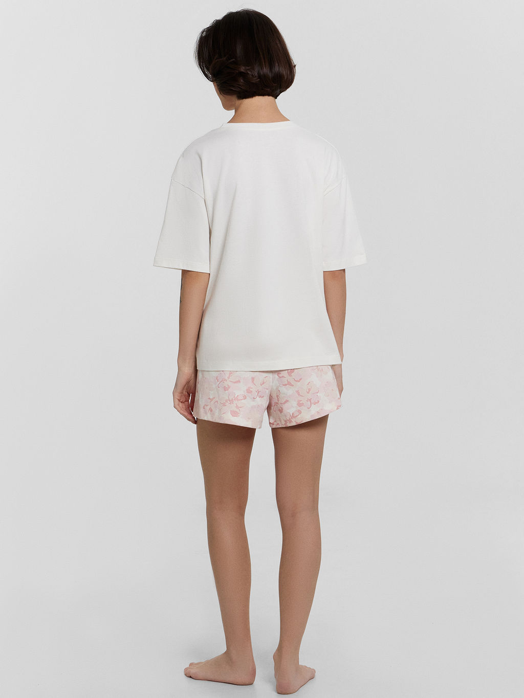 КОМПЛЕКТ ЖЕНСКИЙ (ДЖЕМПЕР, ШОРТЫ)