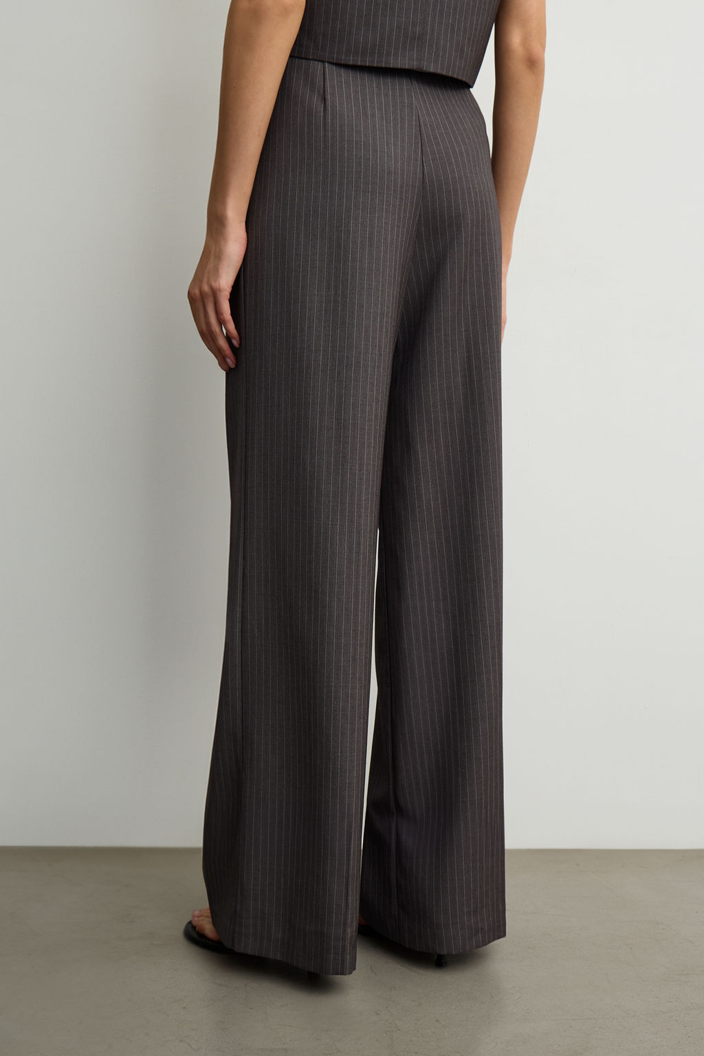 Брюки из костюмной ткани со складками - Mollis фото 6