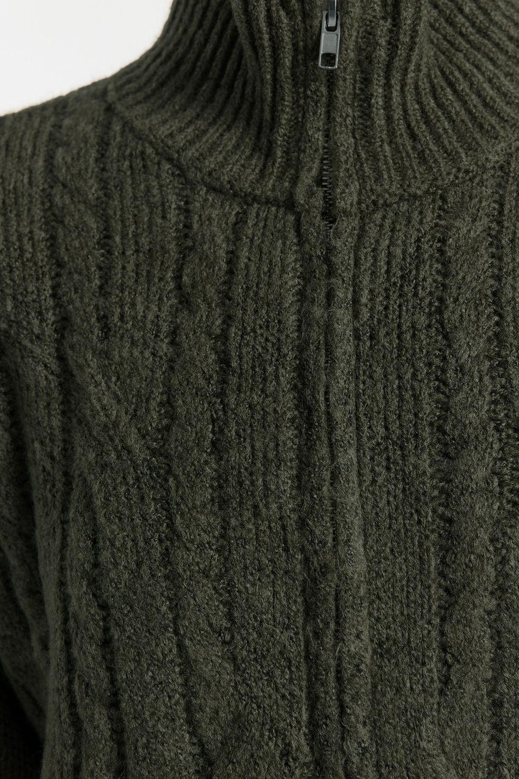 Haki Crop Yumusak Dokulu Fermuarl? Sac Orgulu Triko H?rka TWOAW24HI00202