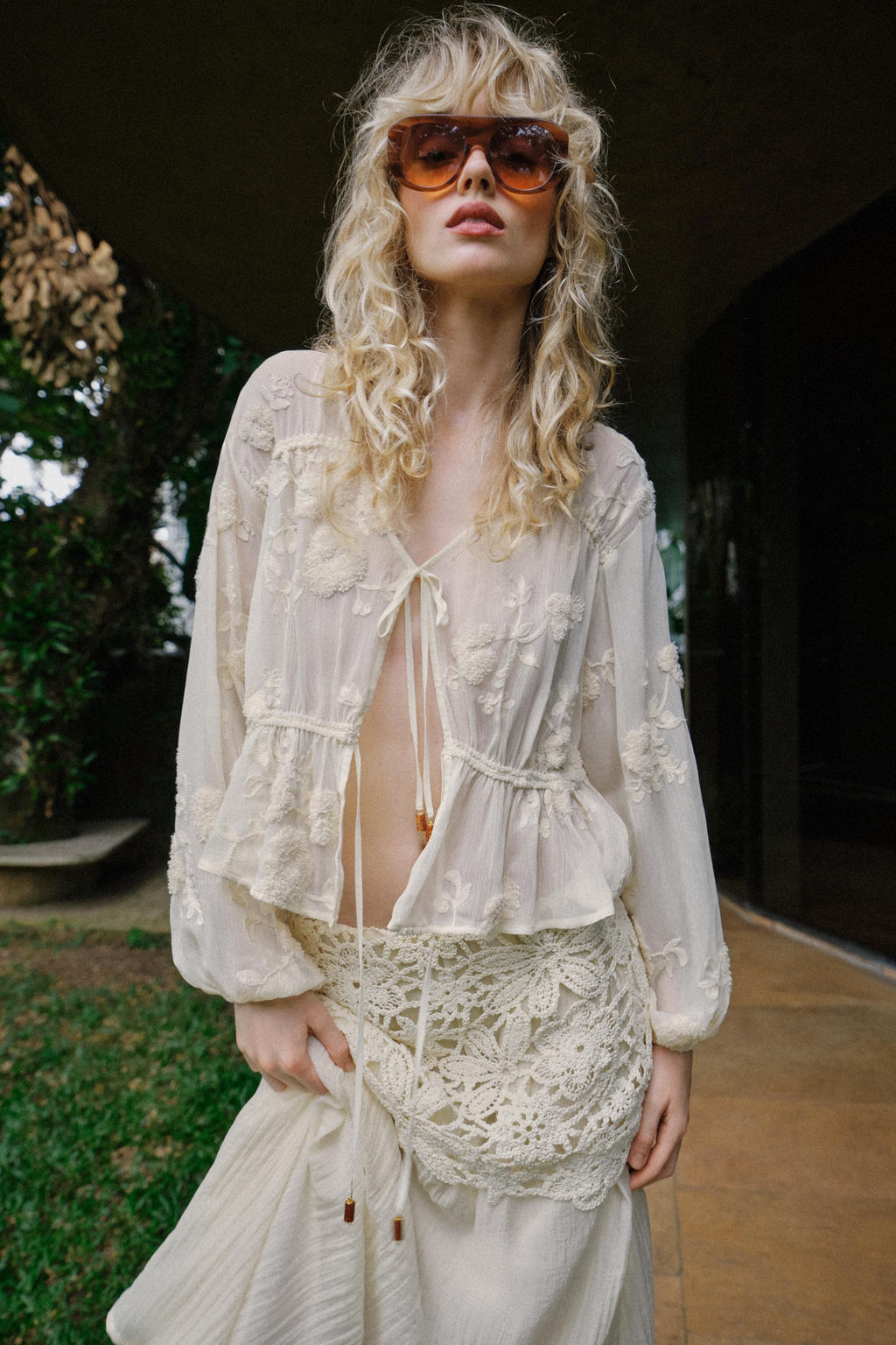 BLUSA SEMITRANSPARENTE BORDADOS / Beige claro - Zara фото 2